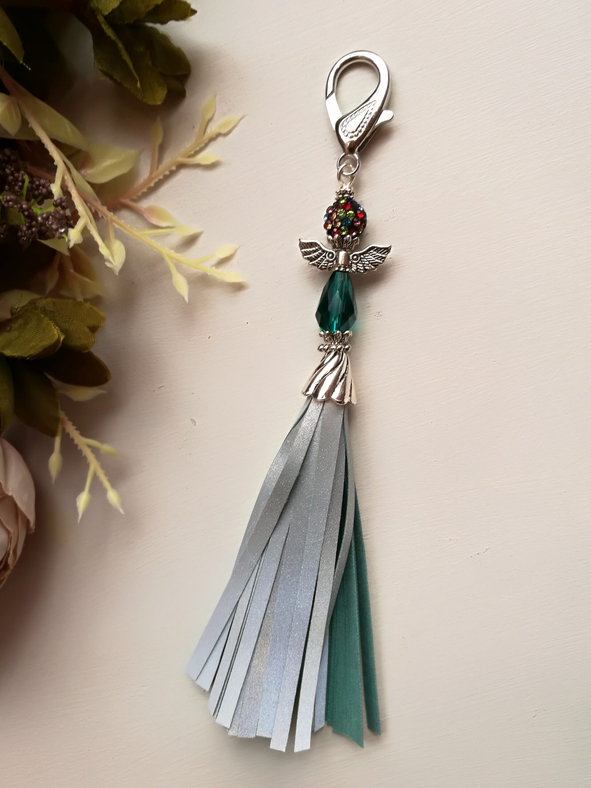 Helkiv ripats klaashelmestega