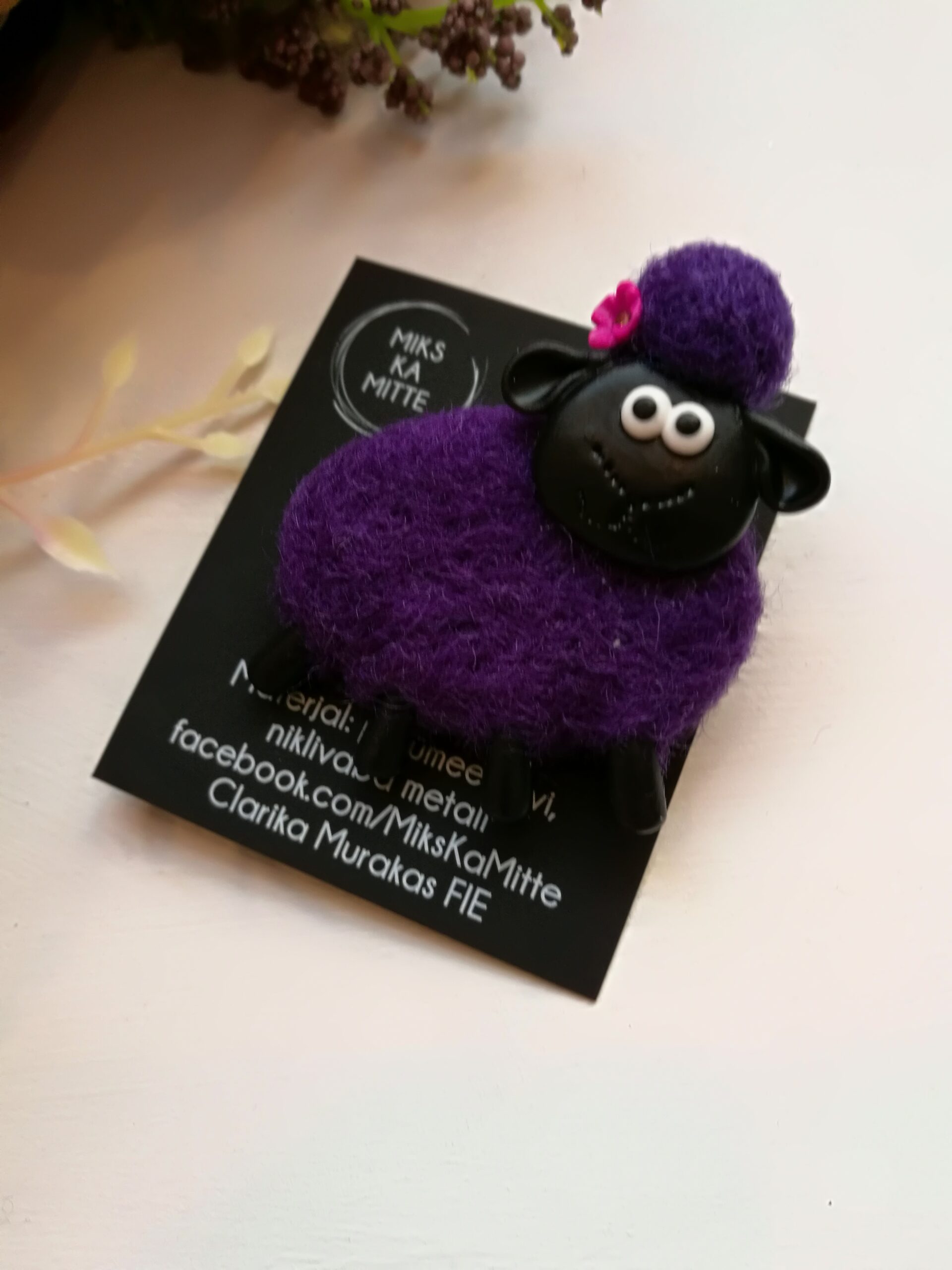 Lillega ja lillat värvi lambapross