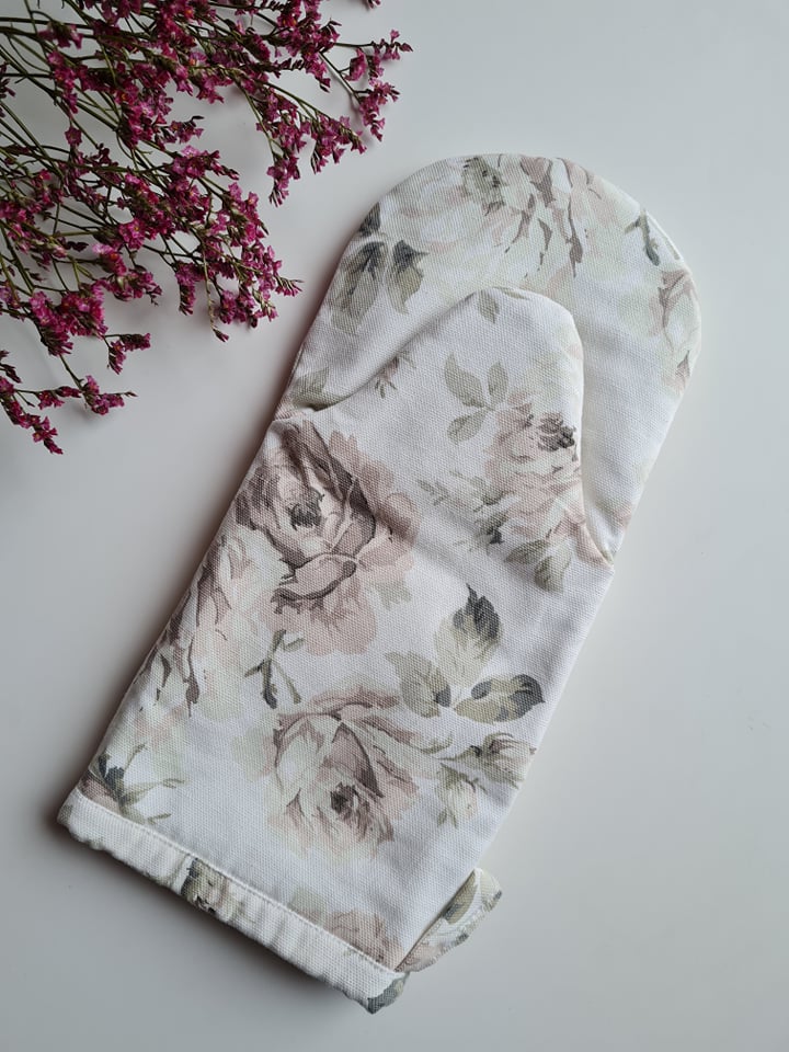 Romantiliselt pitsiline ja roosiline põll+pajakinnas