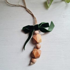 Kadakast dekoratsioon, roheline lipsuke