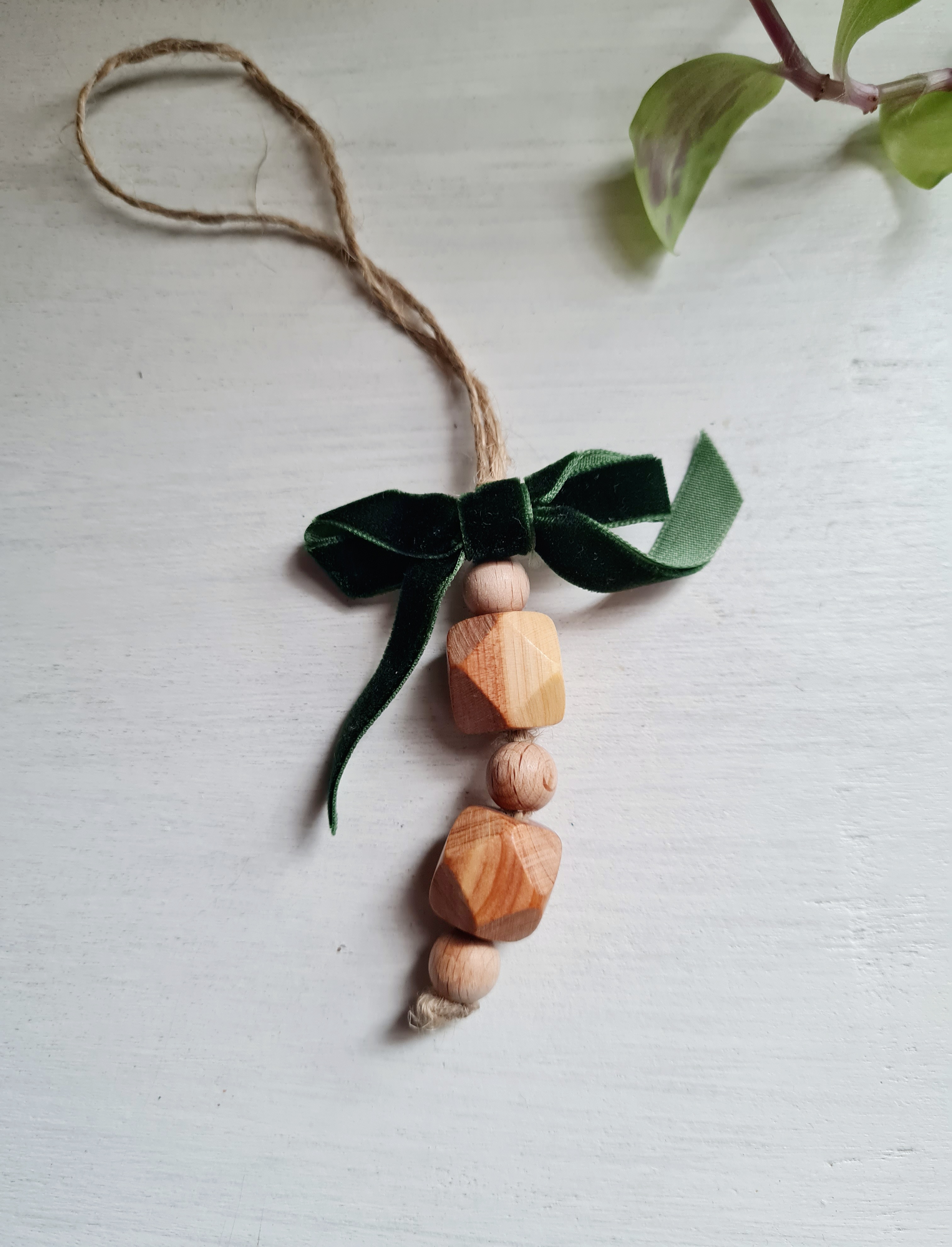 Kadakast dekoratsioon, roheline lipsuke