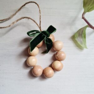 Kadakast dekoratsioon, roheline lipsuke