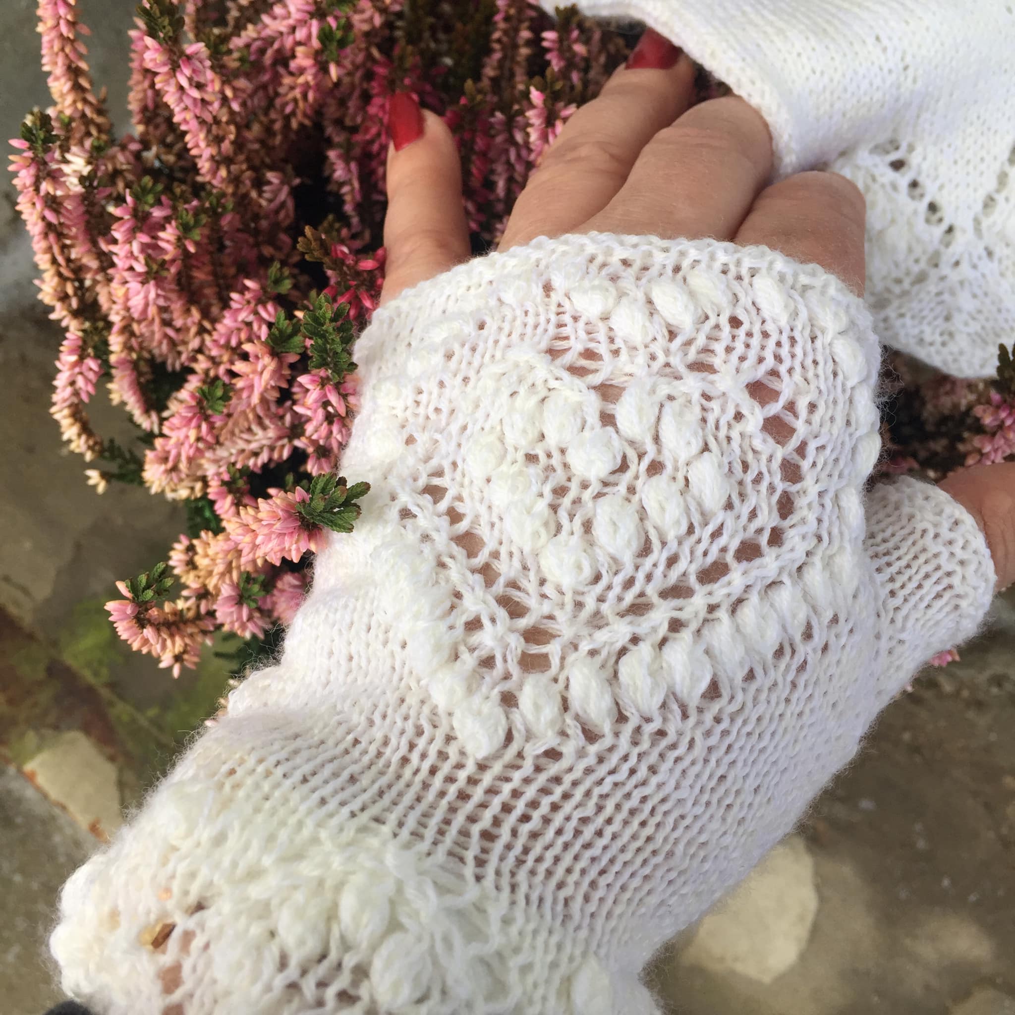 Pitsilised randmesoojendajad "Emasüda", valged