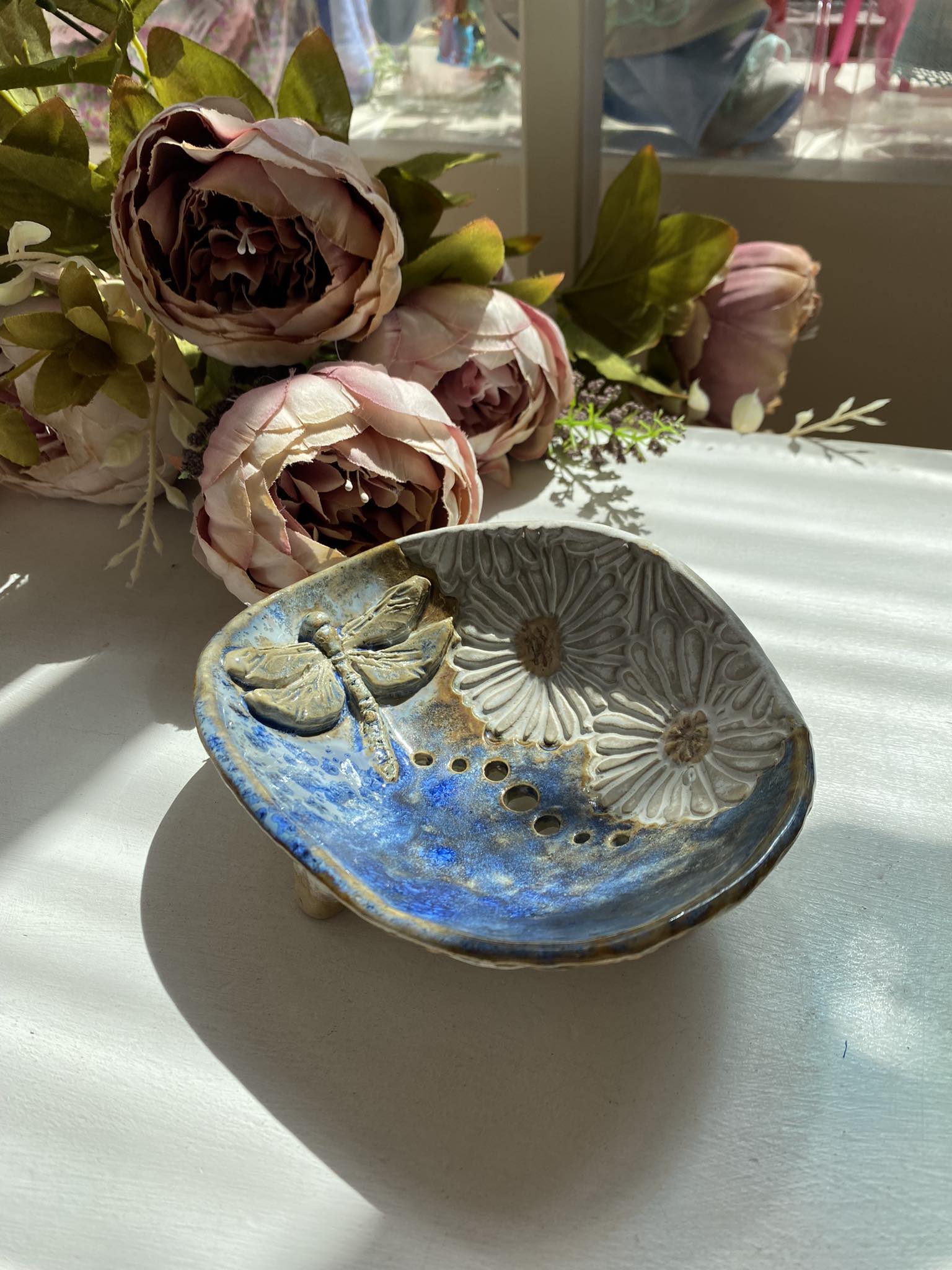 Keraamiline seebialus "Kiil ja karikakrad"