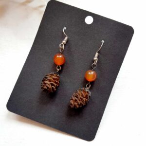 Käsitsi meisterdatud kõrvarõngad "Käbide vilus päikesekiir"