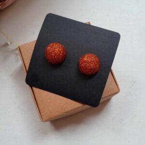Käsitsi meisterdatud kõrvarõngad karbis "Punane sädelus"
