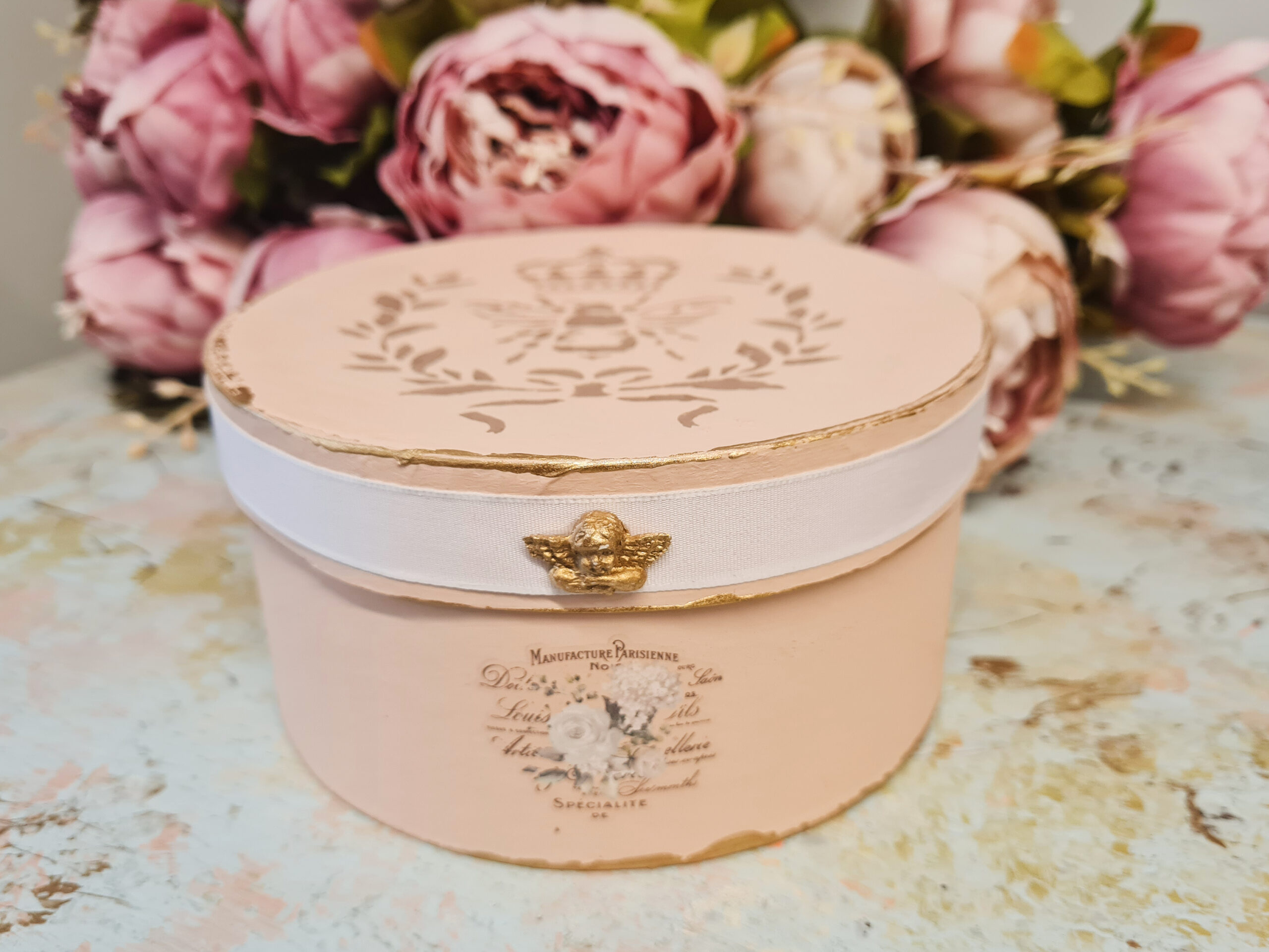 Karp ümmargune ornamentidega