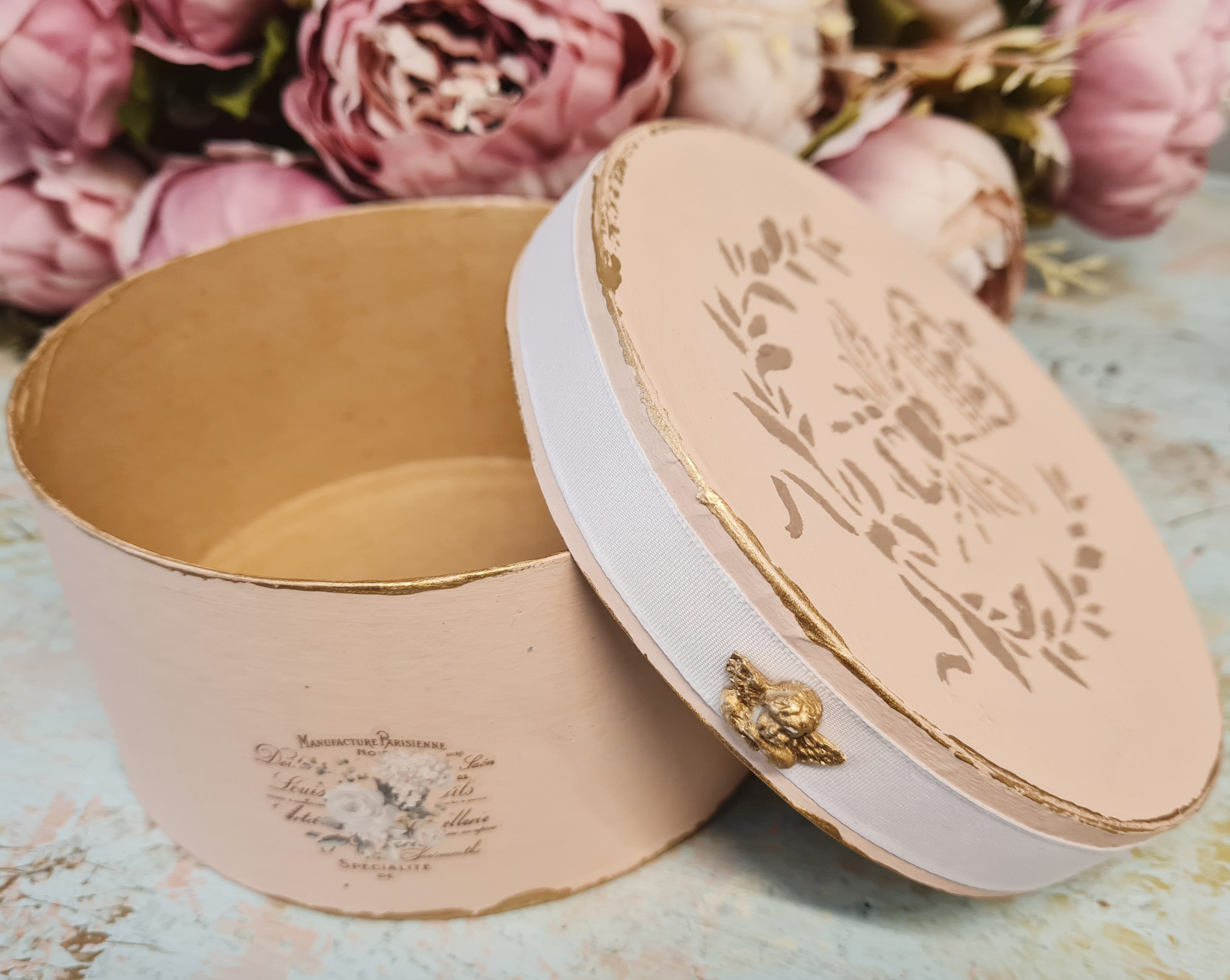 Karp ümmargune ornamentidega