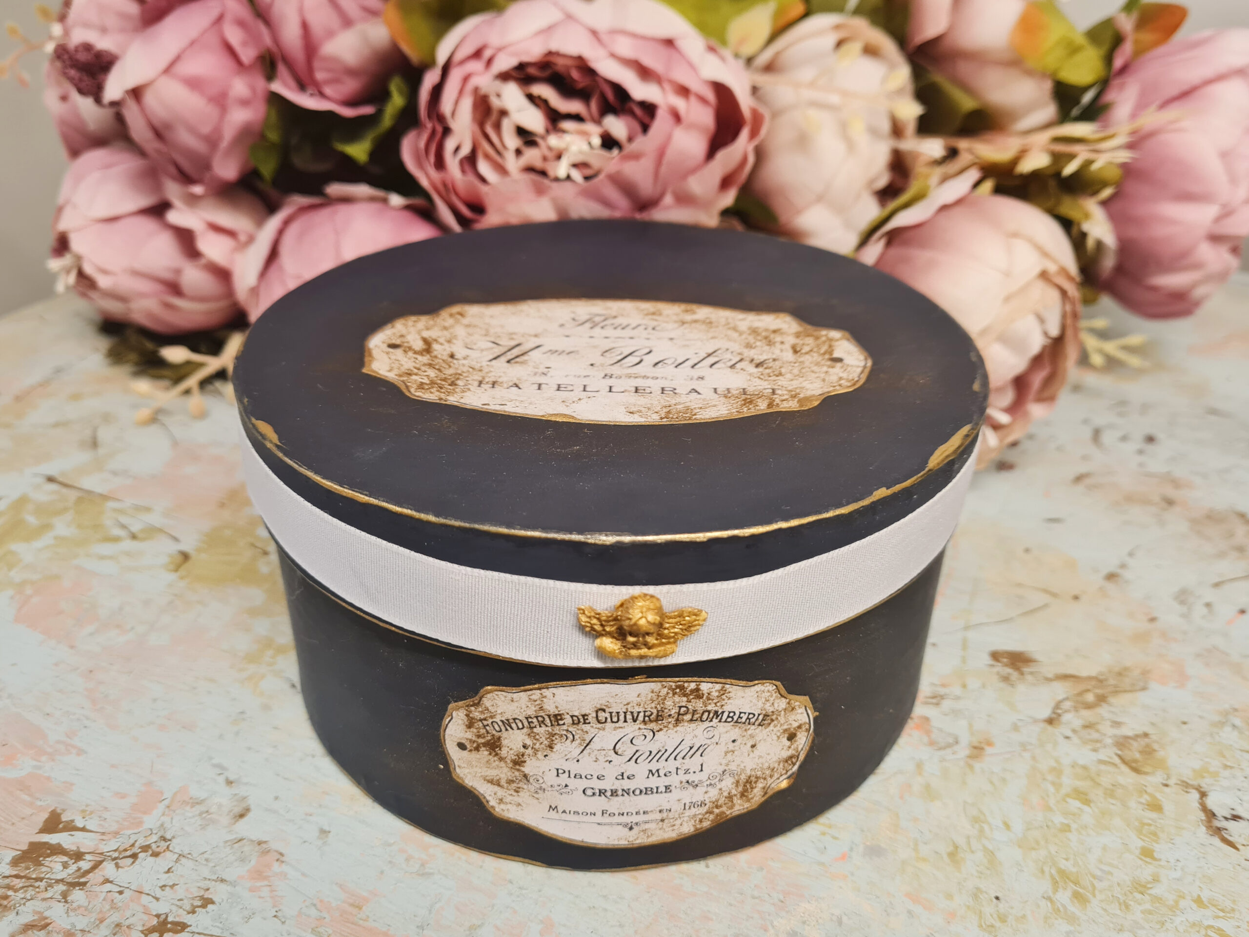 Karp ümmargune ornamentidega