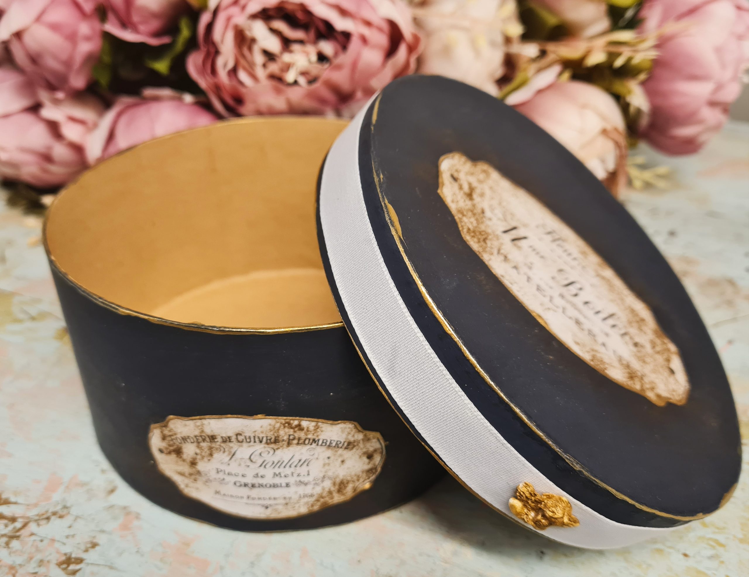 Karp ümmargune ornamentidega