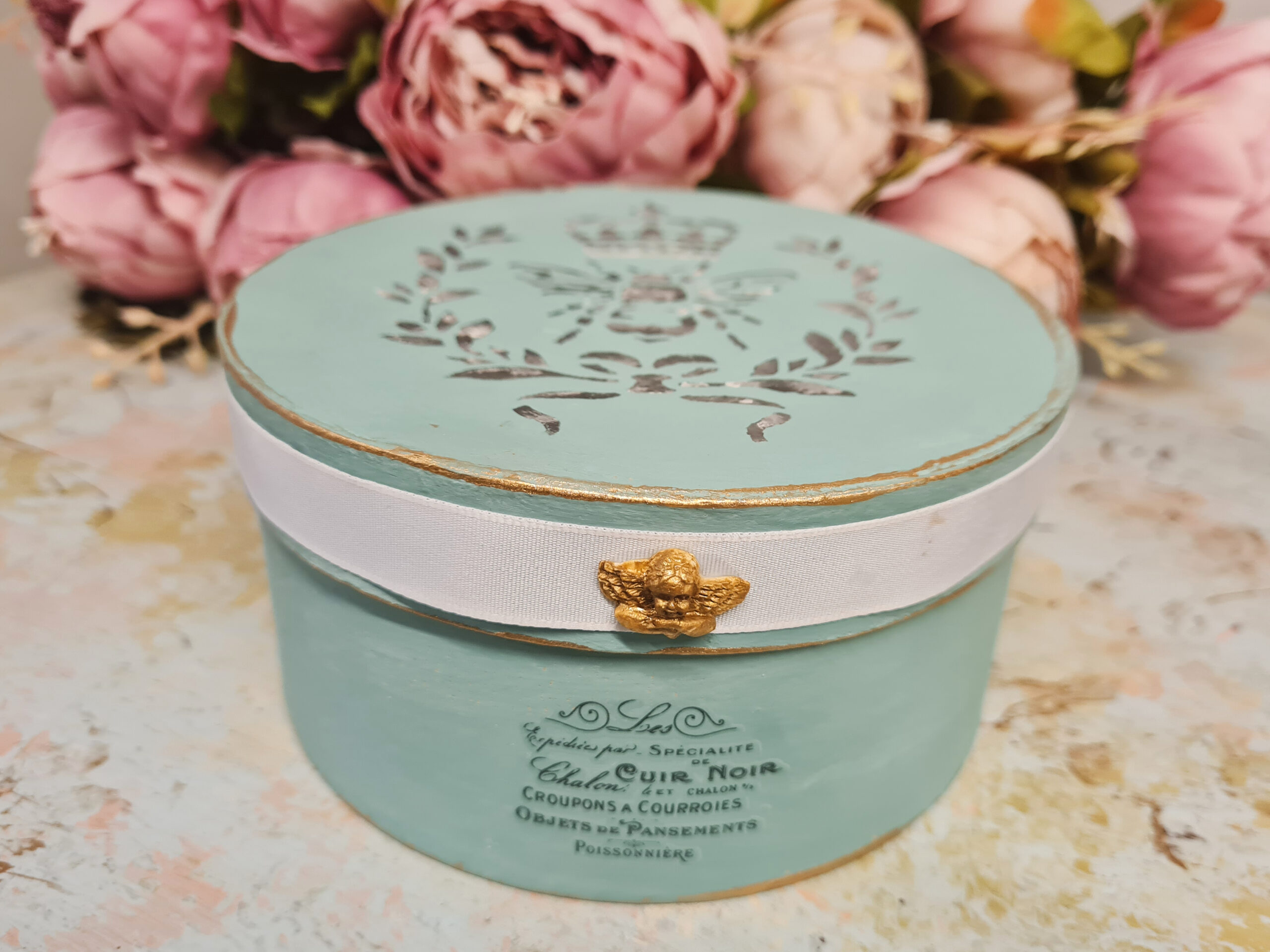 Karp ümmargune ornamentidega