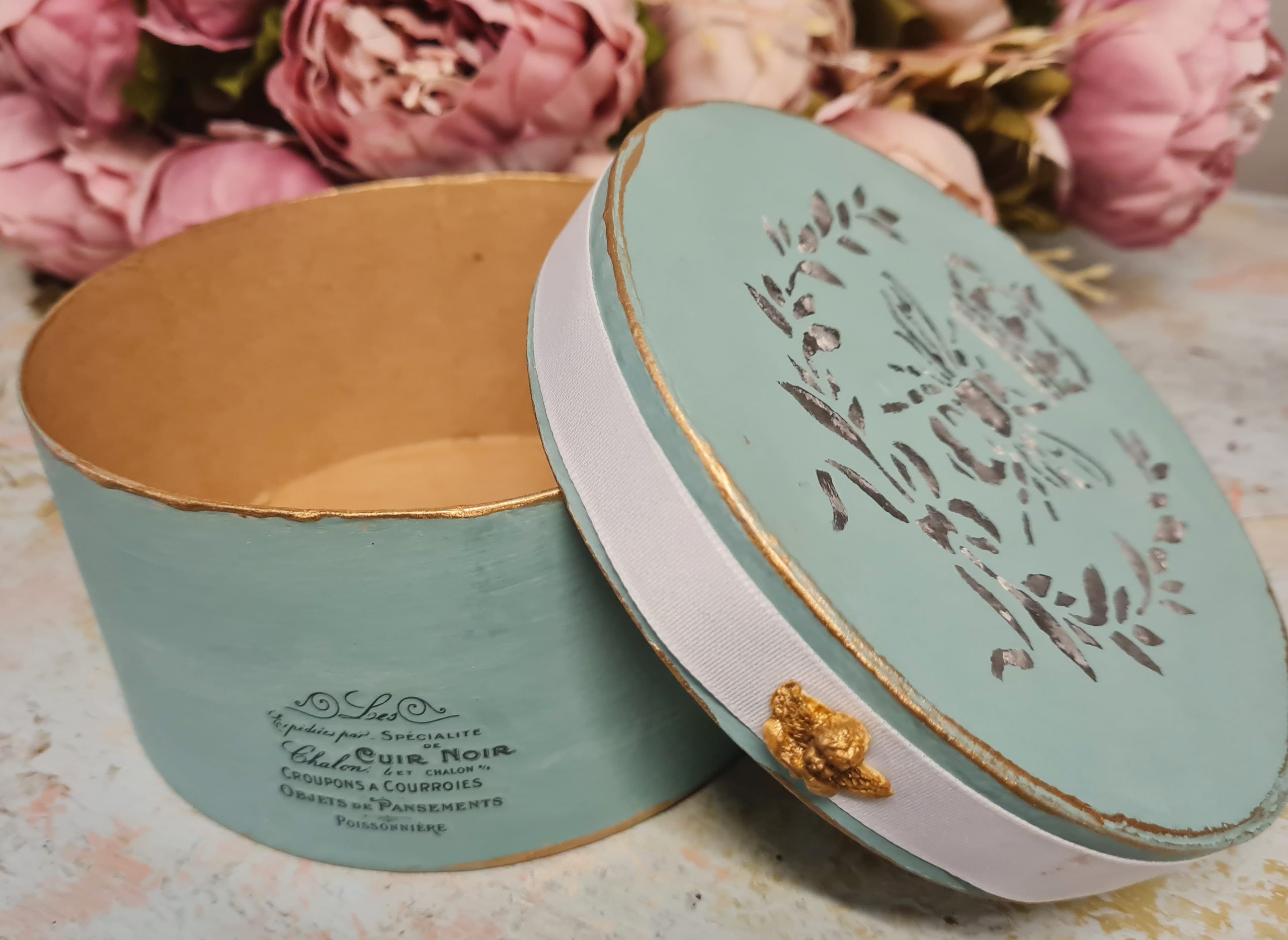 Karp ümmargune ornamentidega