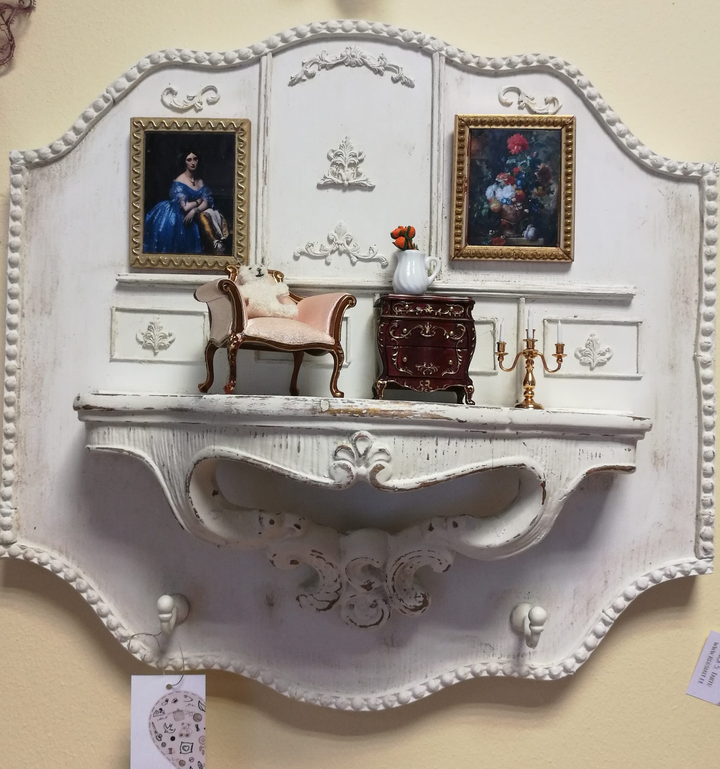 Miniatuurtoaga valge riidenagi