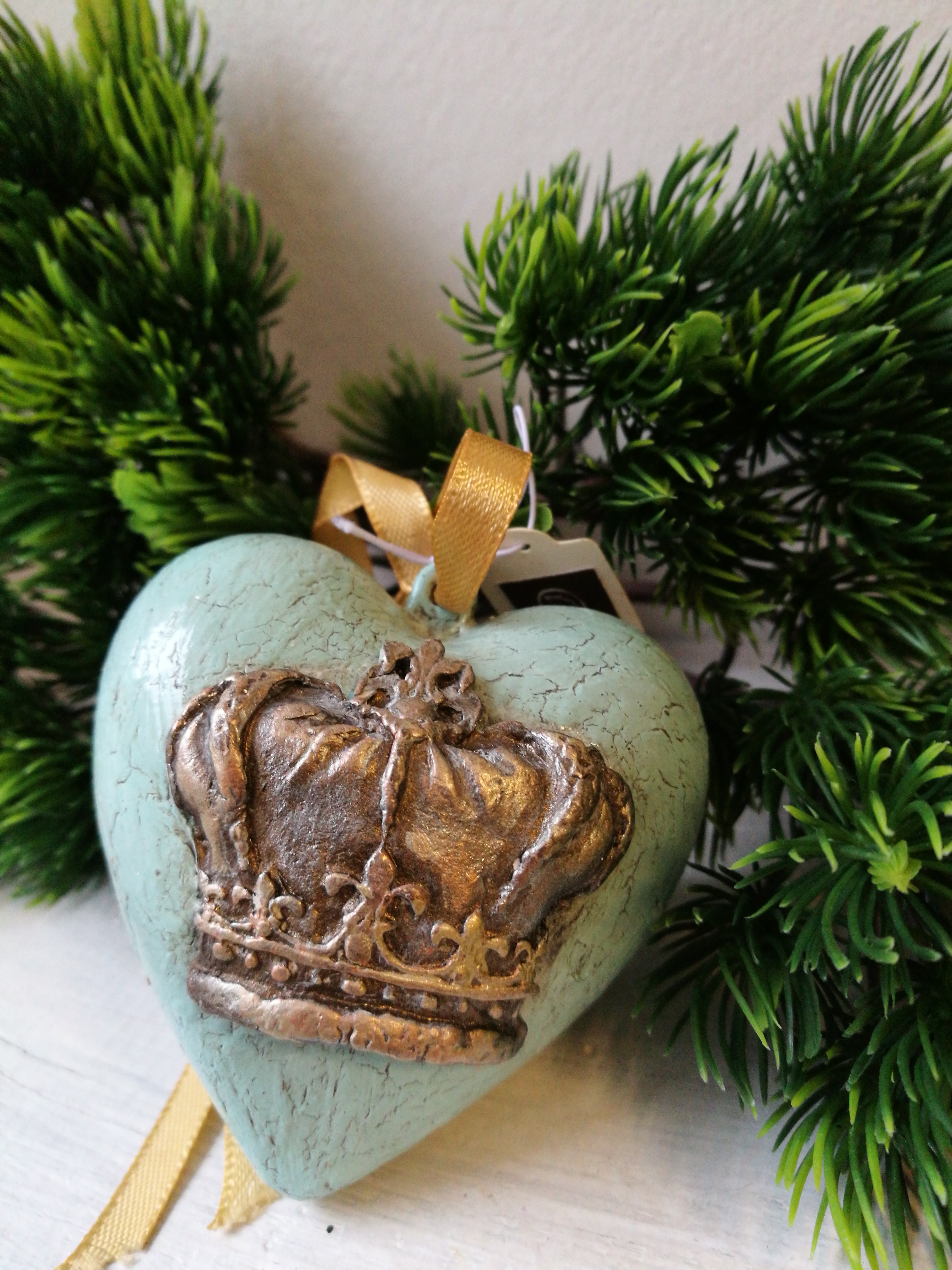 Südamekujuline jõuluehe krooni ornamendiga, helesinine