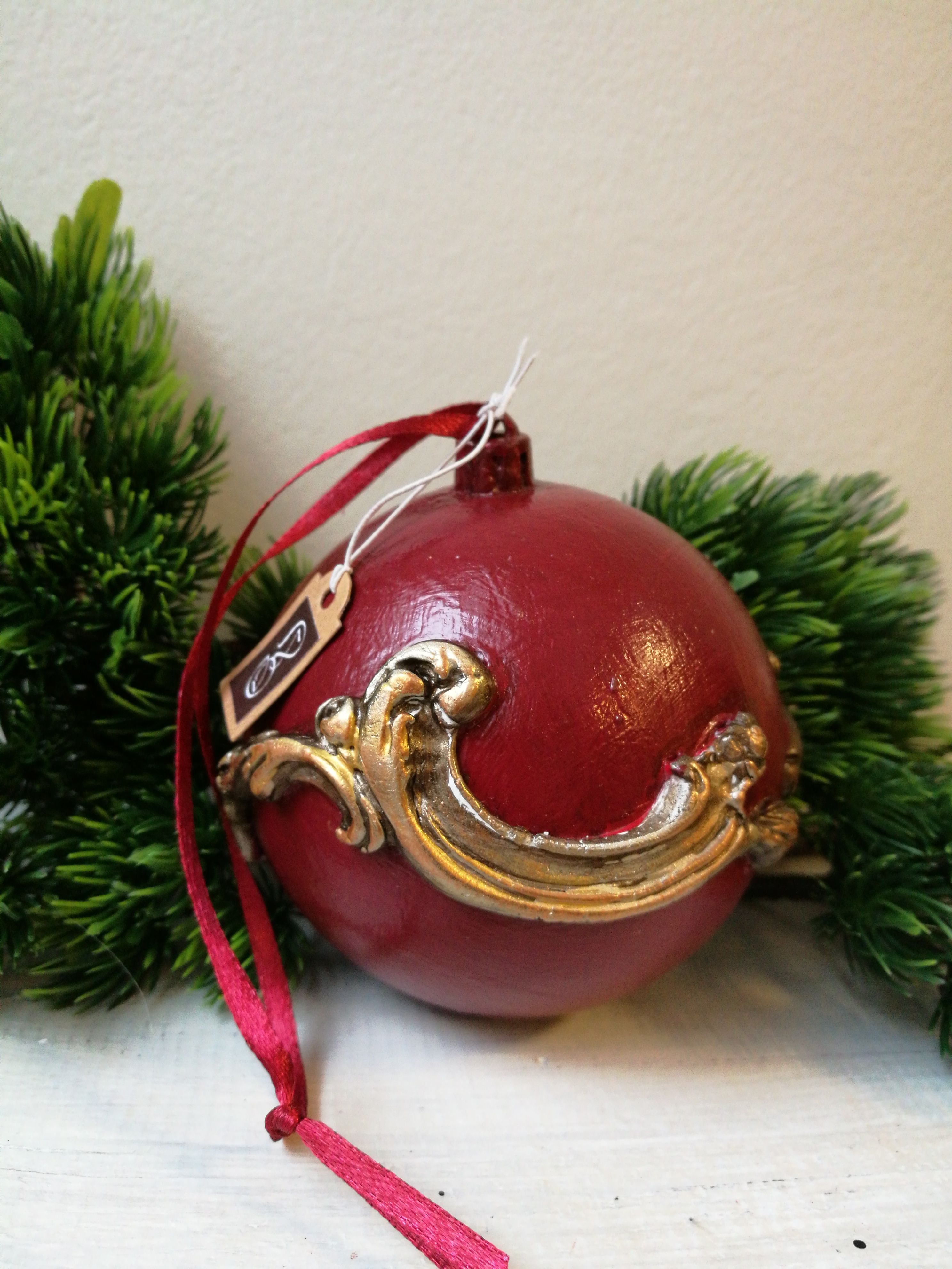 Jõulukuul ornamentikaga, punane