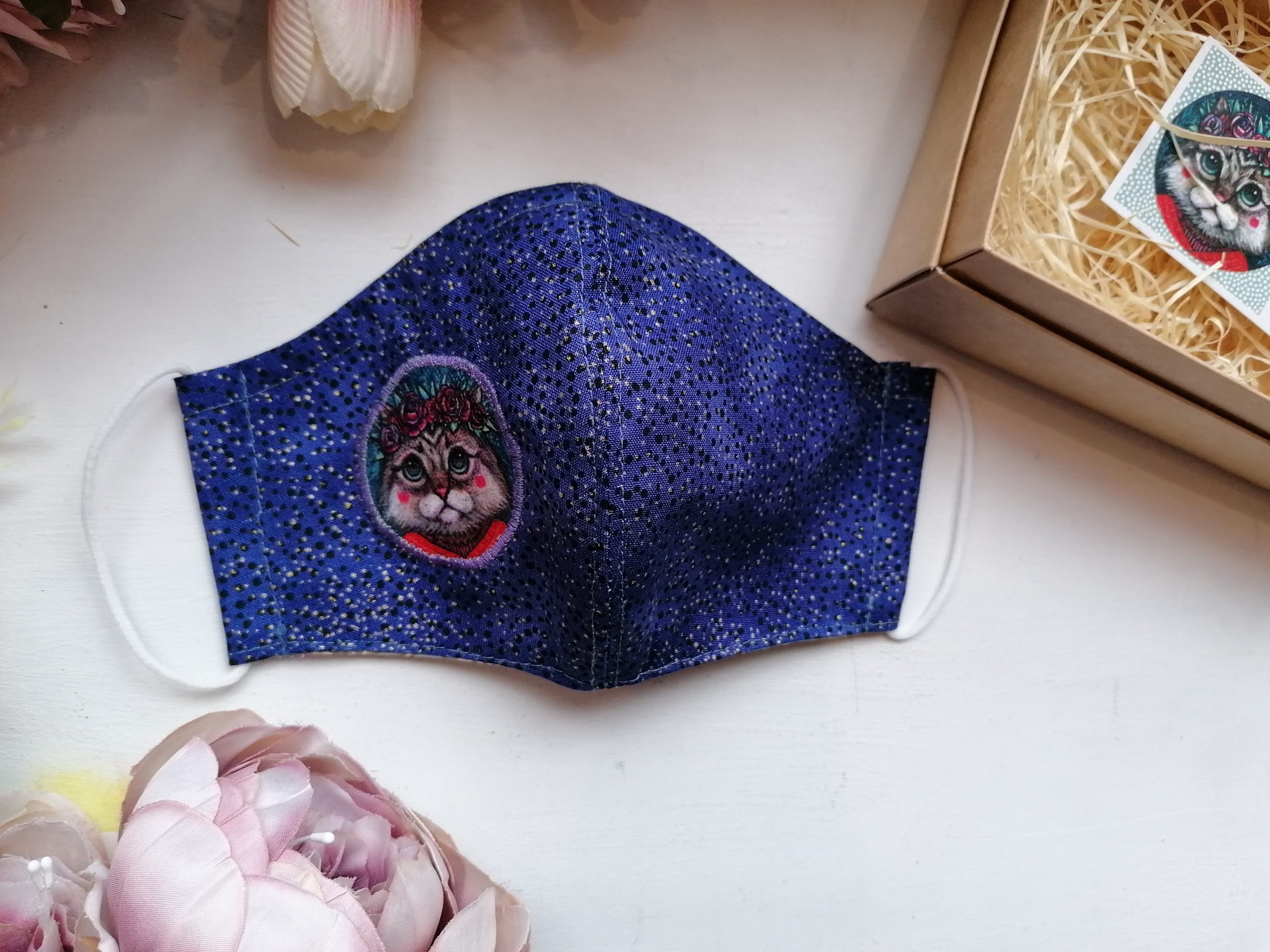 Korduvkasutatav näomask "Kass roosipärjaga", taskuga