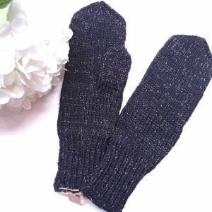 Kootud mustad  sädelevad käpikud