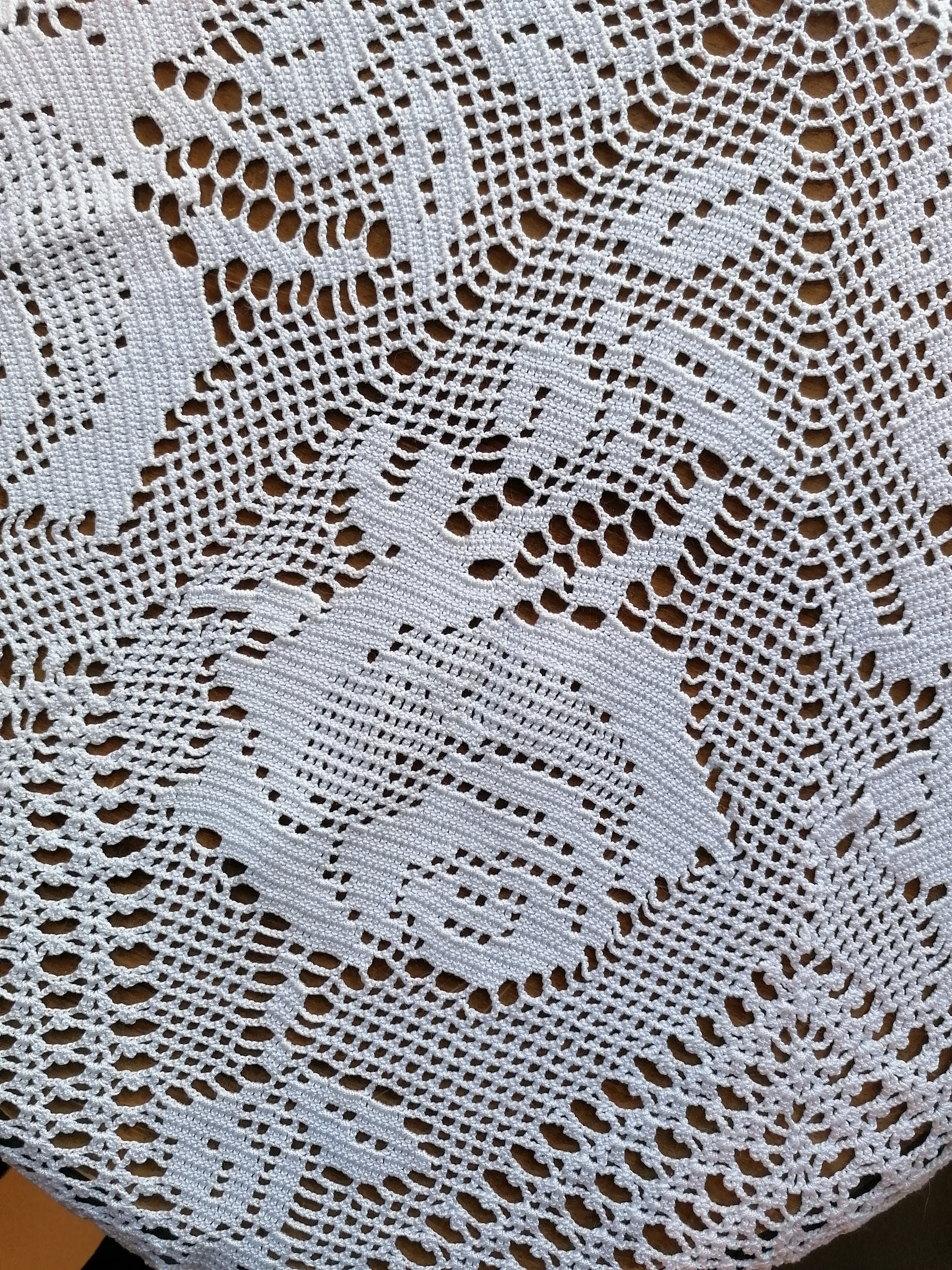 Käsitsi heegeldatud puuvillane laudlina roosi motiiviga 105cm, valge