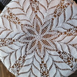 Käsitsi heegeldatud puuvillane laudlina 72cm, naturaalne valge