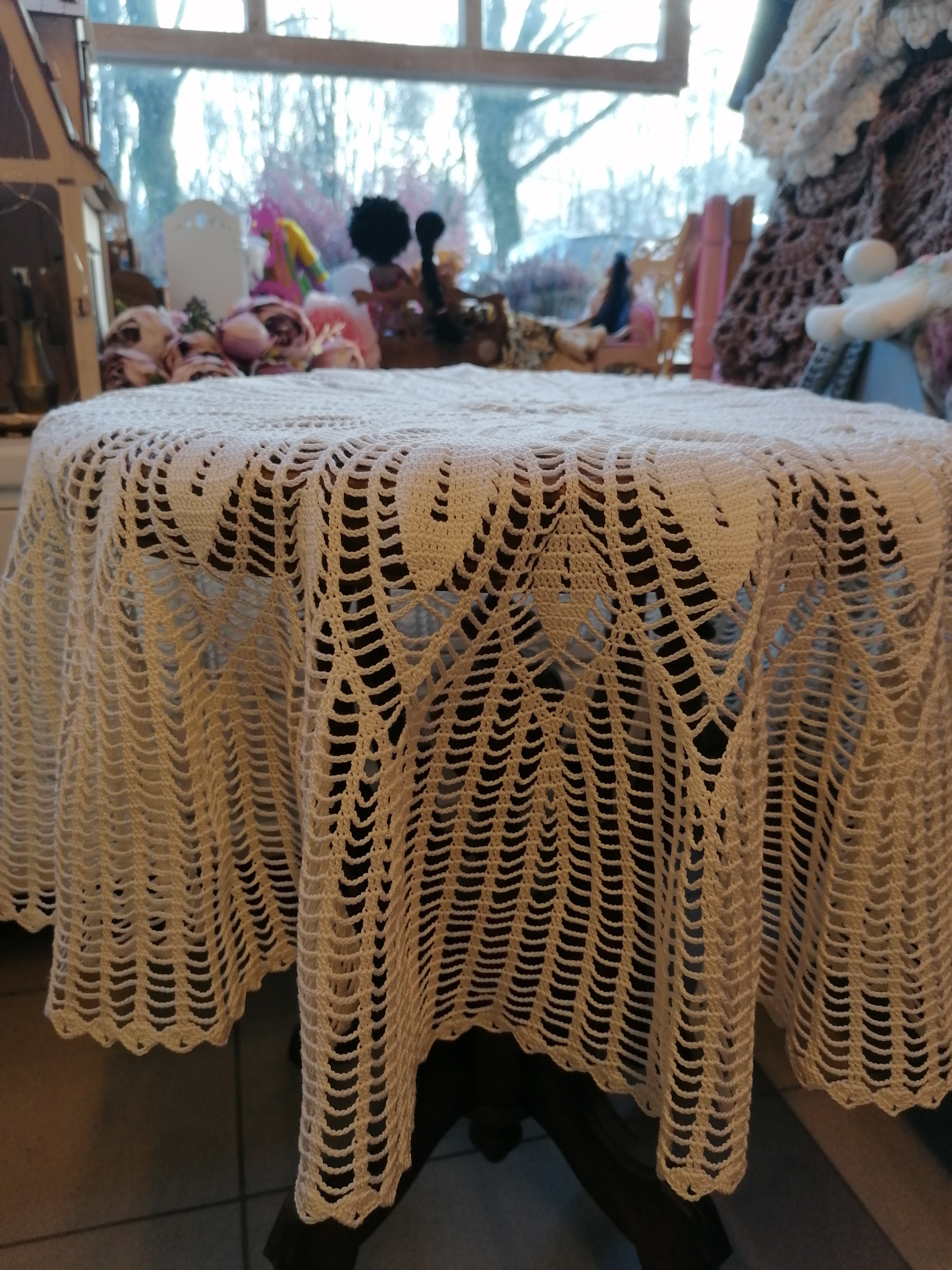 Käsitsi heegeldatud puuvillane laudlina 96cm, naturaalne valge