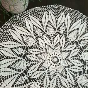Käsitsi heegeldatud puuvillane laudlina 70 cm, naturaalne valge