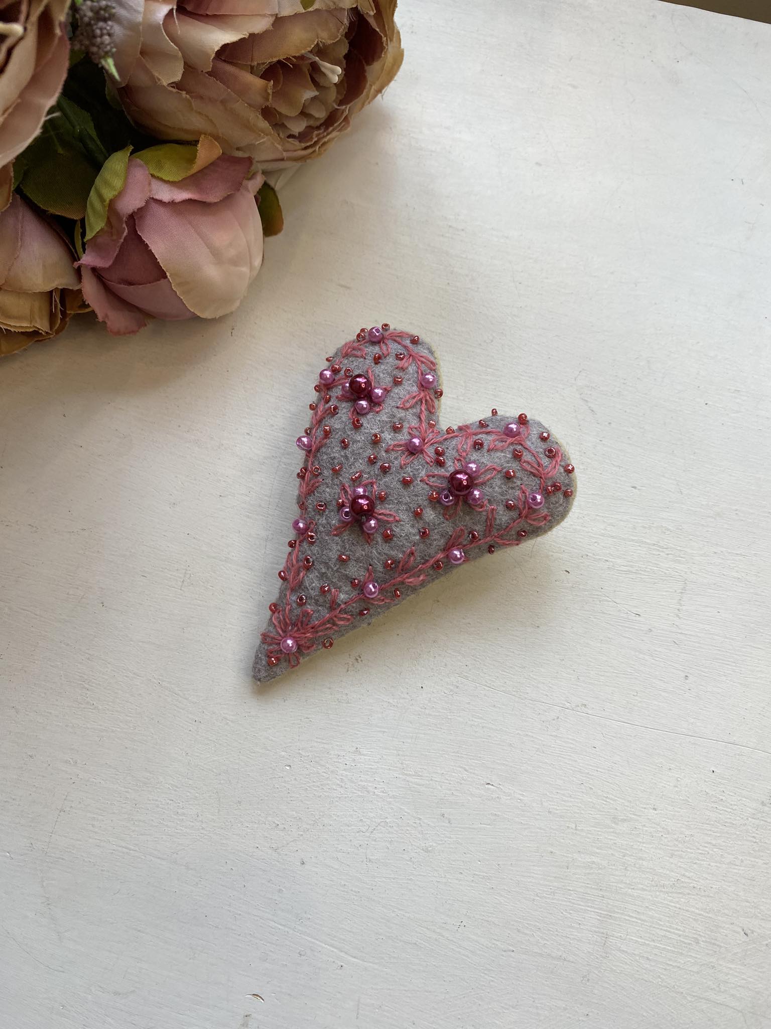 Kaunis südamekujuline pross, hall