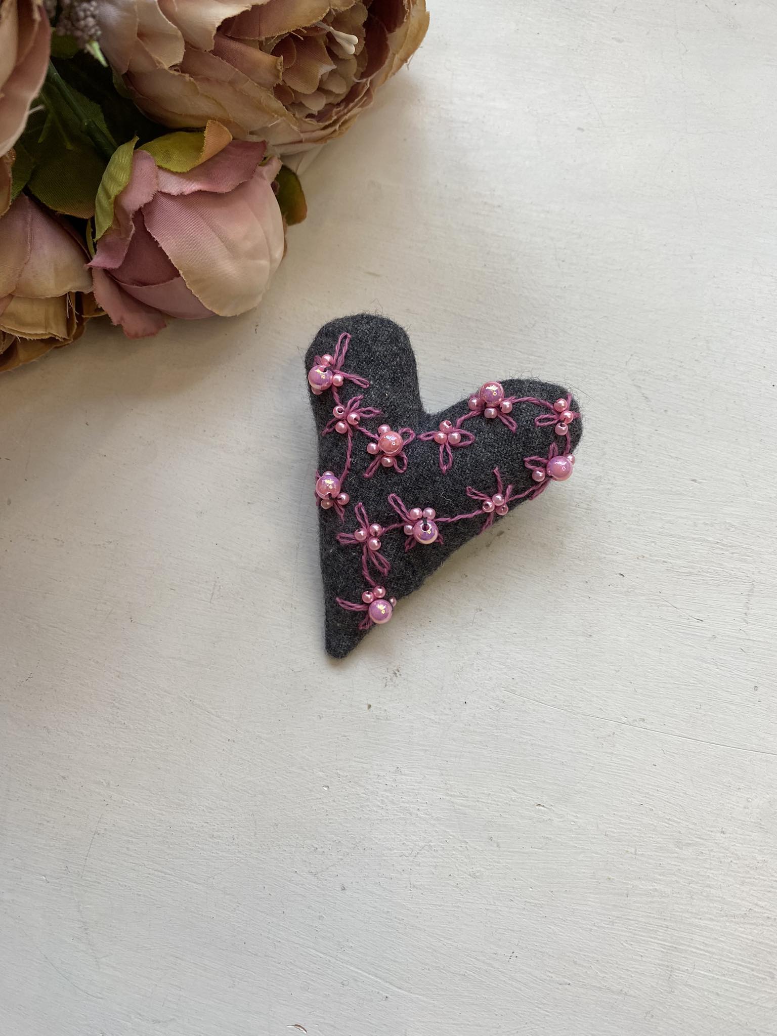 Kaunis südamekujuline pross, hall