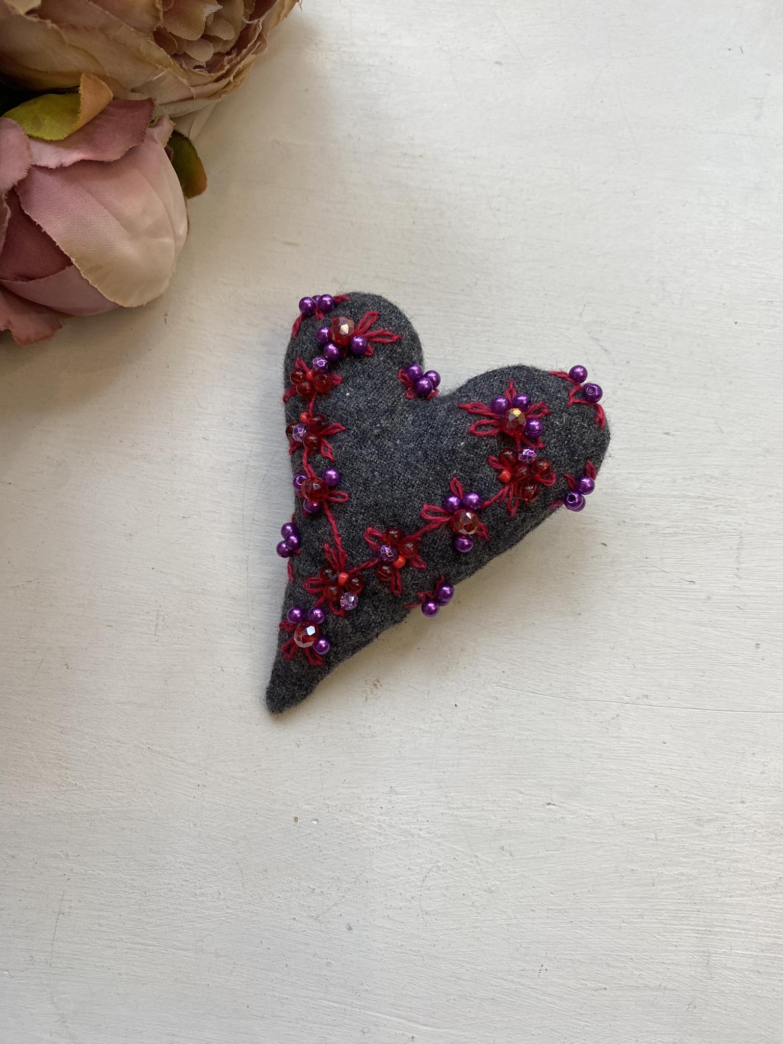 Kaunis südamekujuline pross, hall