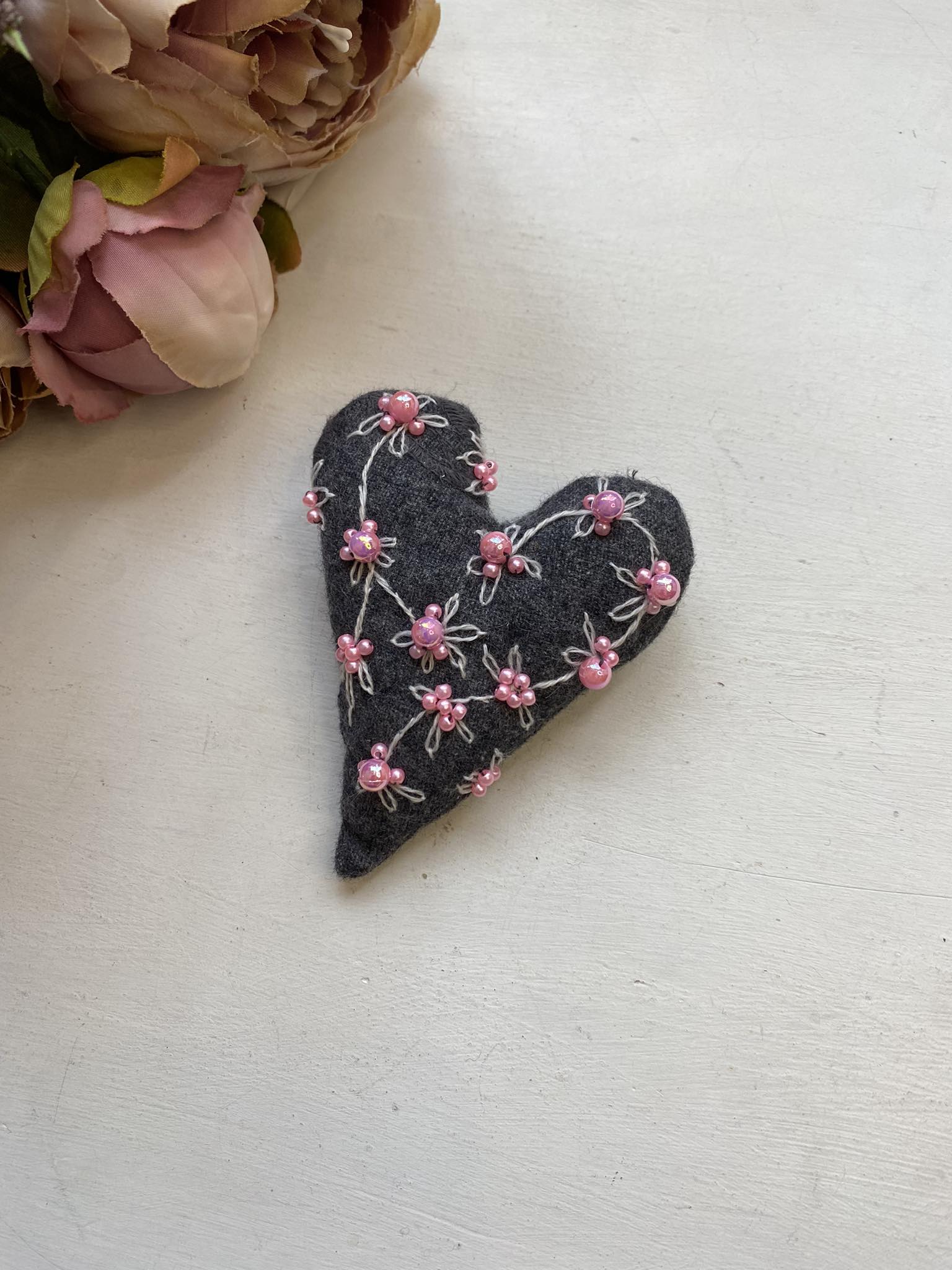 Kaunis südamekujuline pross, hall