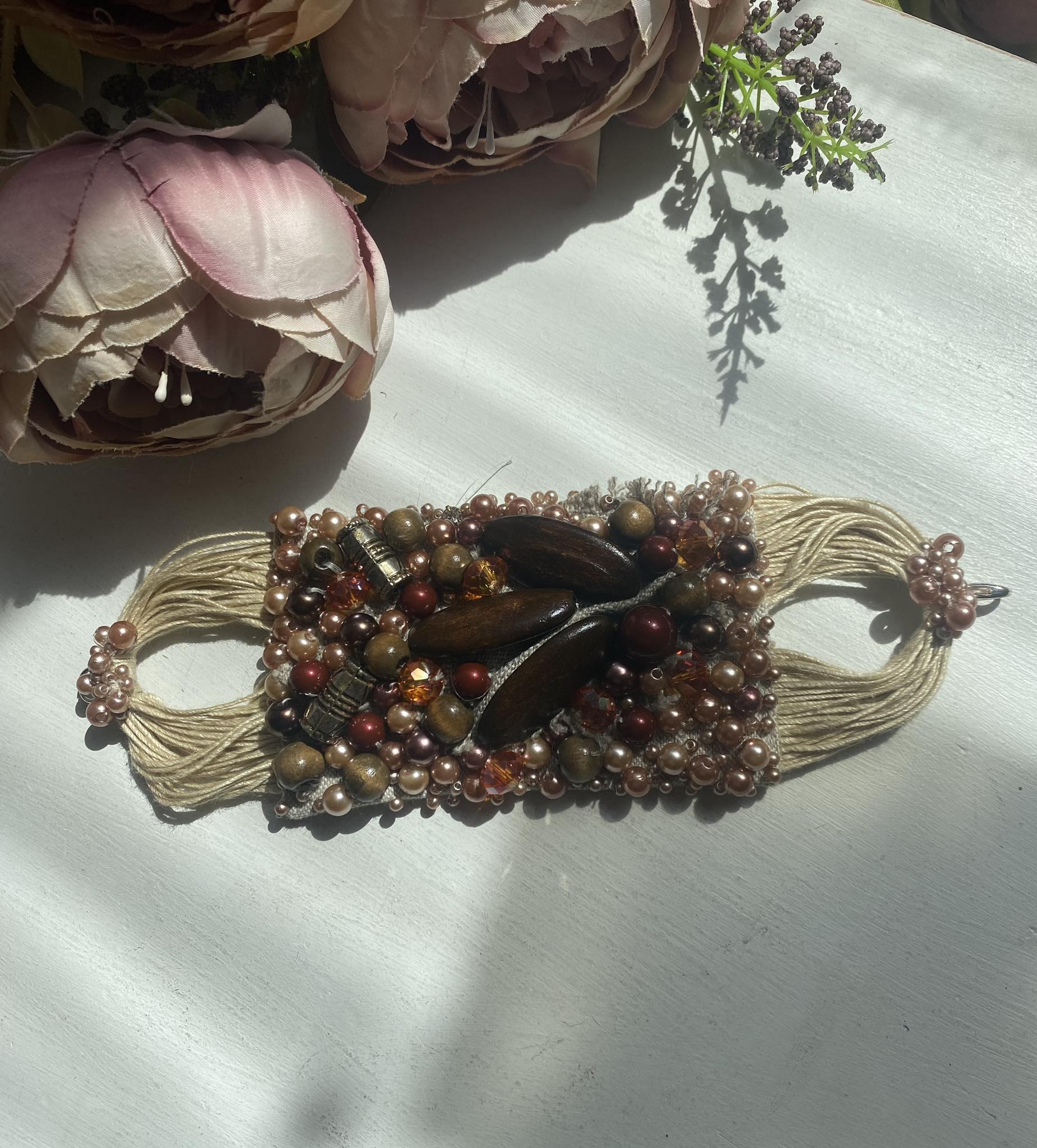 Käsitsi meisterdatud romantiline käeehe, maalähedastes toonides