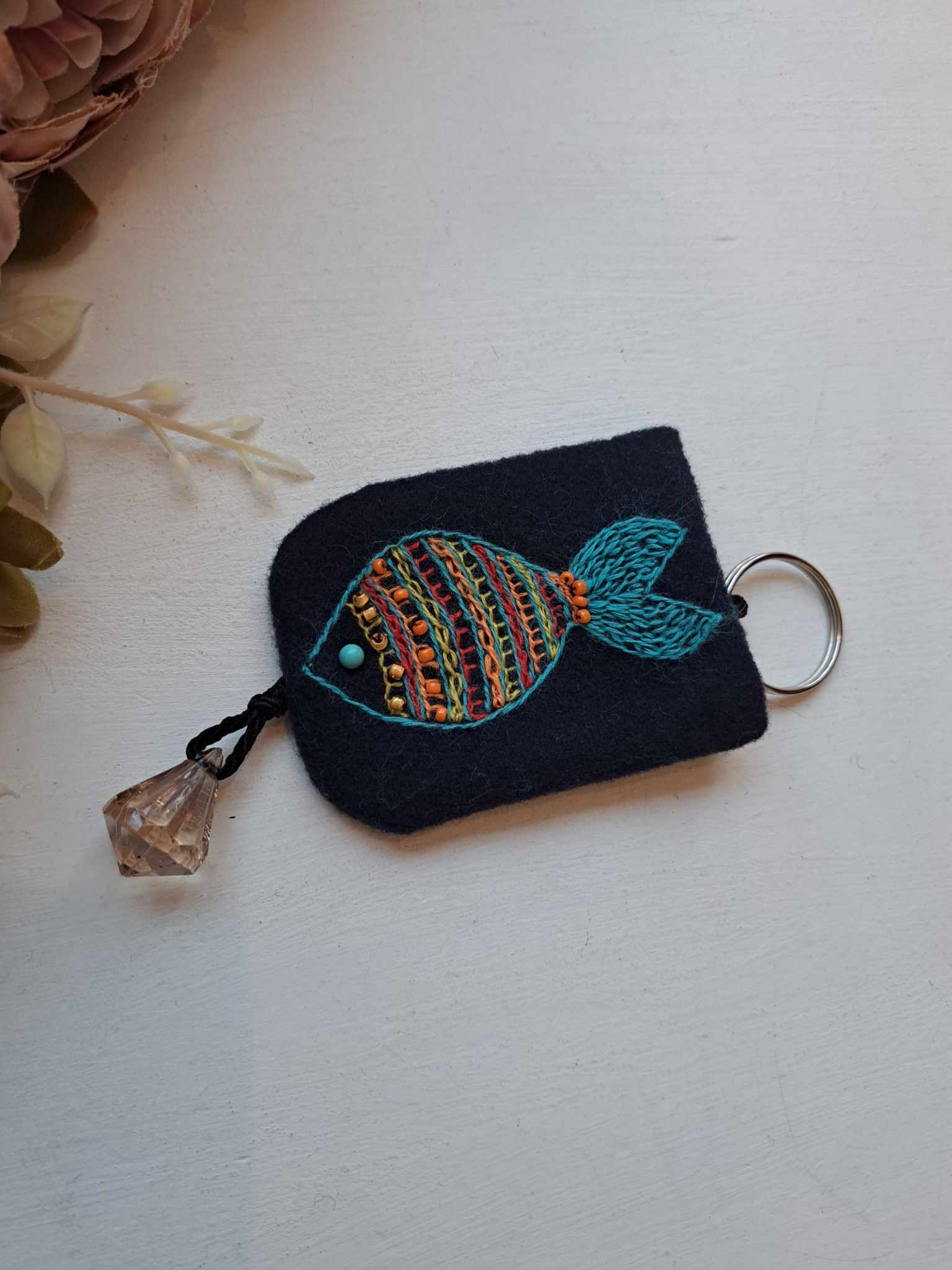Võtmetasku tikandiga "Kala"
