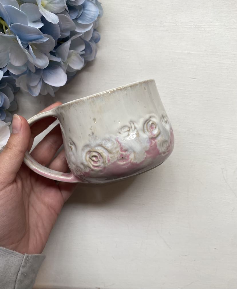 Keraamiline kruus "Roosad roosid"