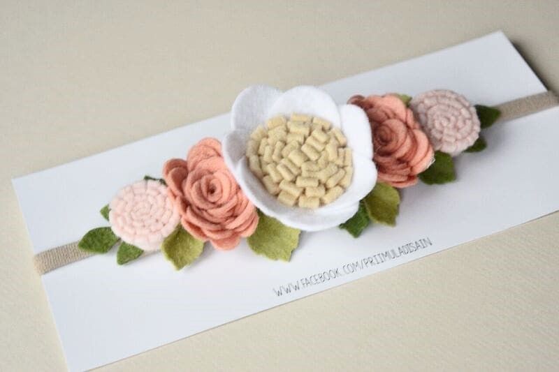 Mitme lillega värviline peapael