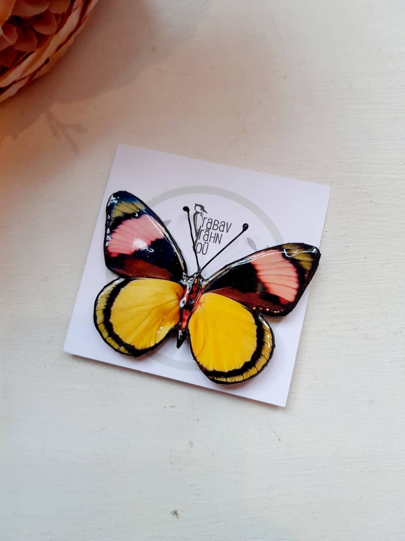 Käsitsi meisterdatud liblikakujuline pross