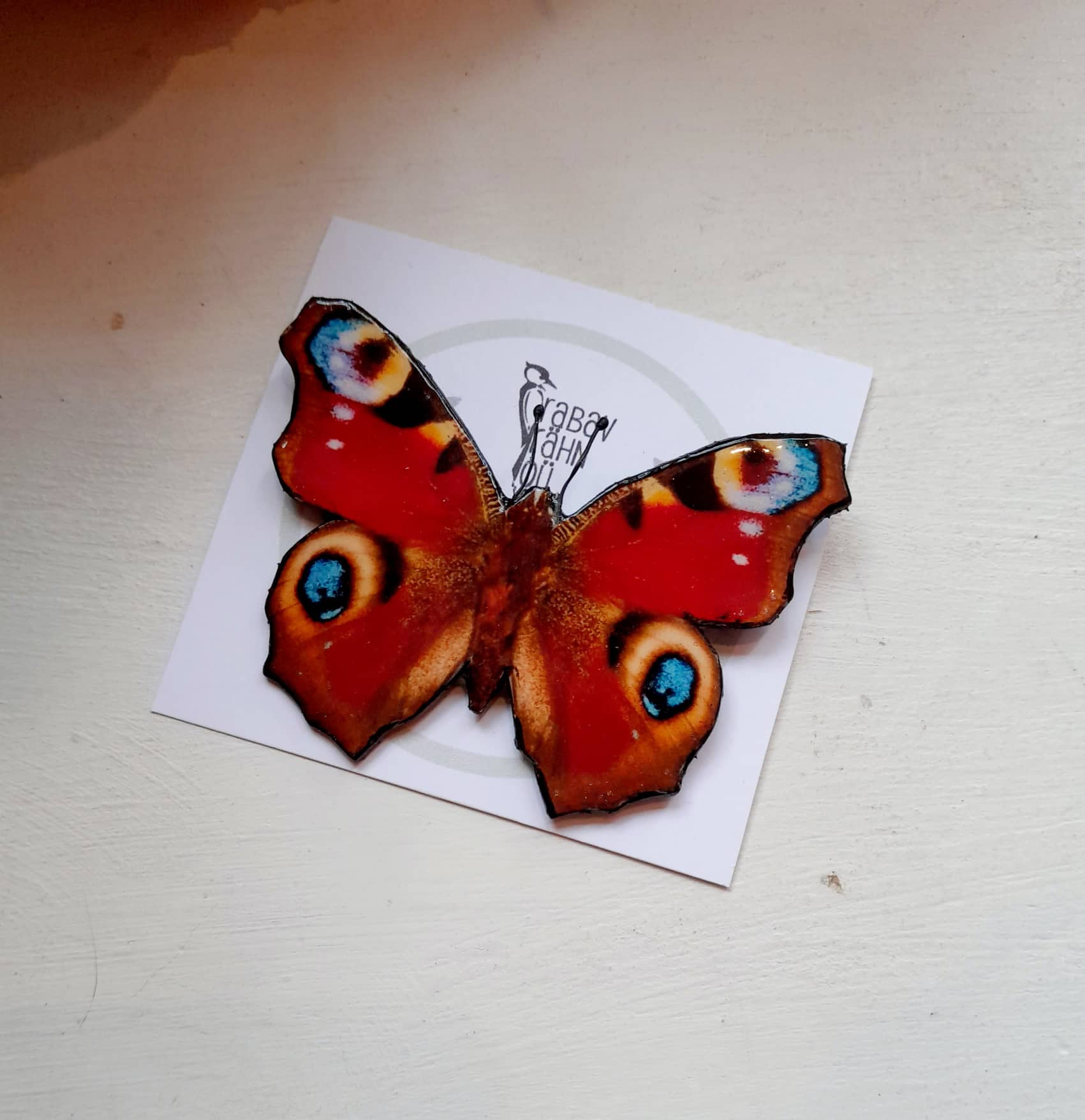 Käsitsi meisterdatud liblikakujuline pross