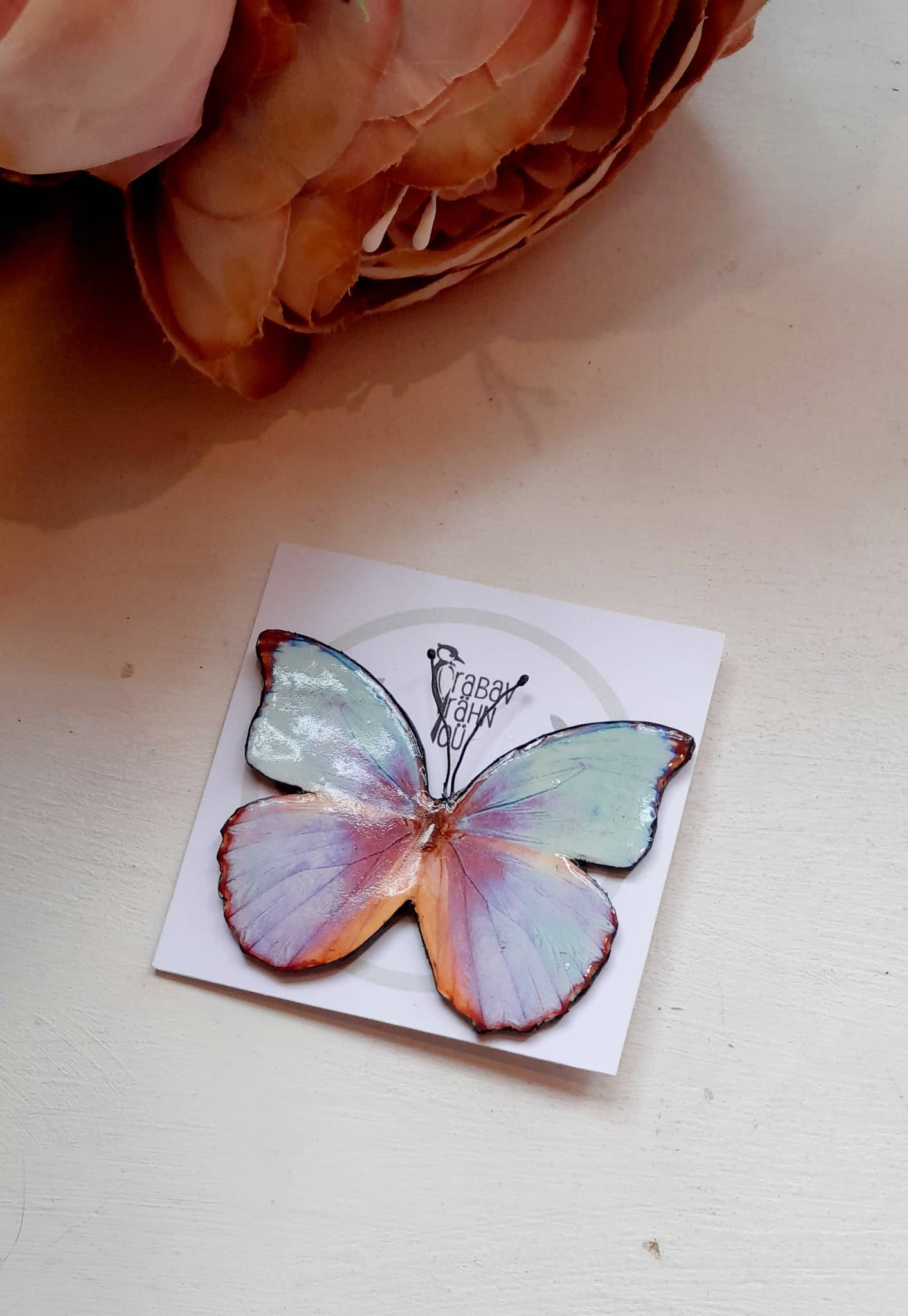 Käsitsi meisterdatud liblikakujuline pross