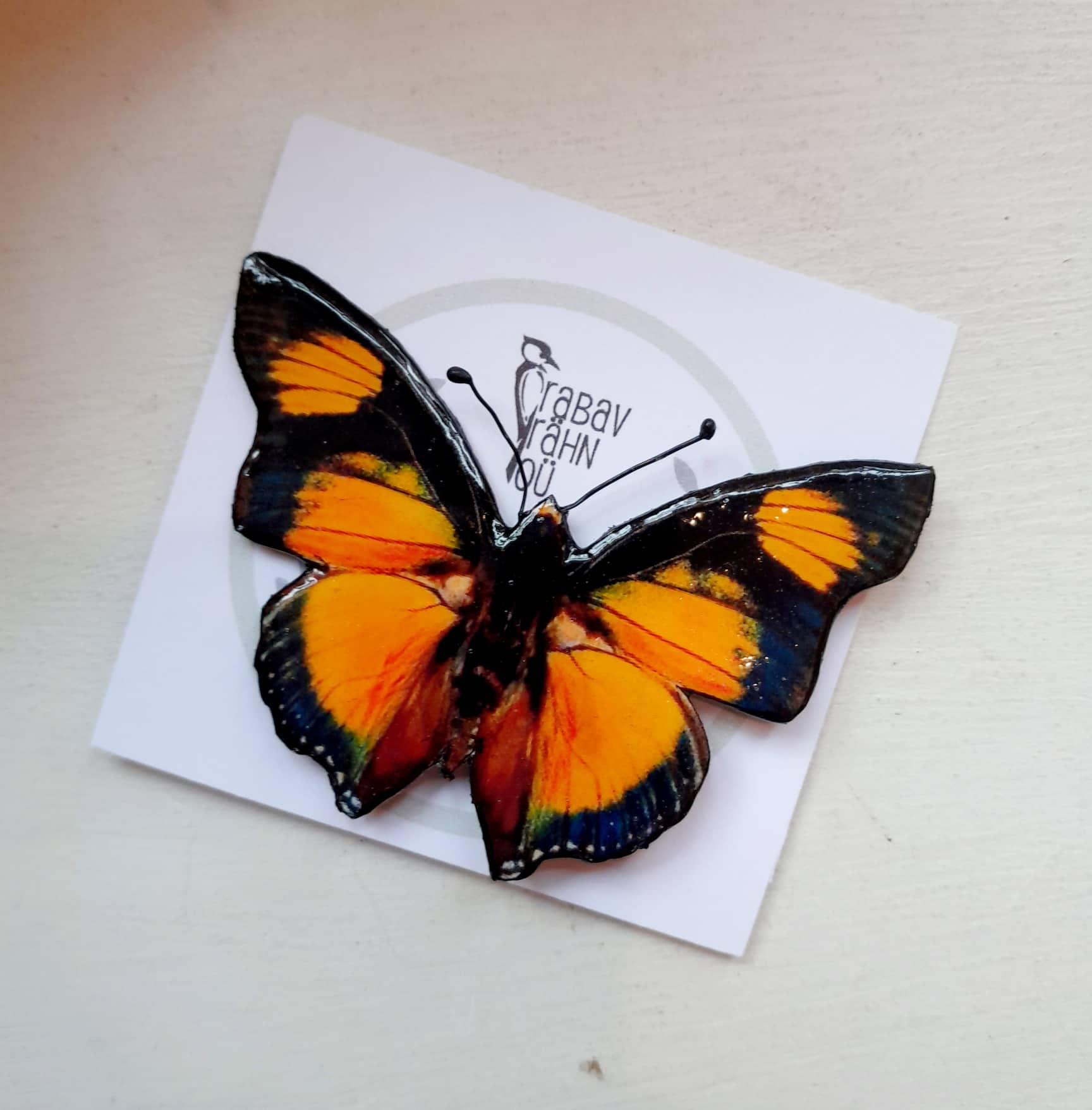 Käsitsi meisterdatud liblikakujuline pross