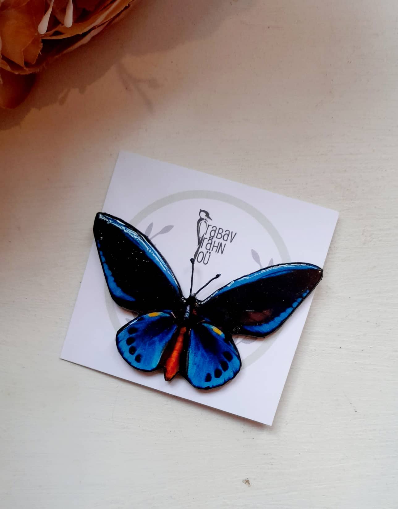 Käsitsi meisterdatud liblikakujuline pross