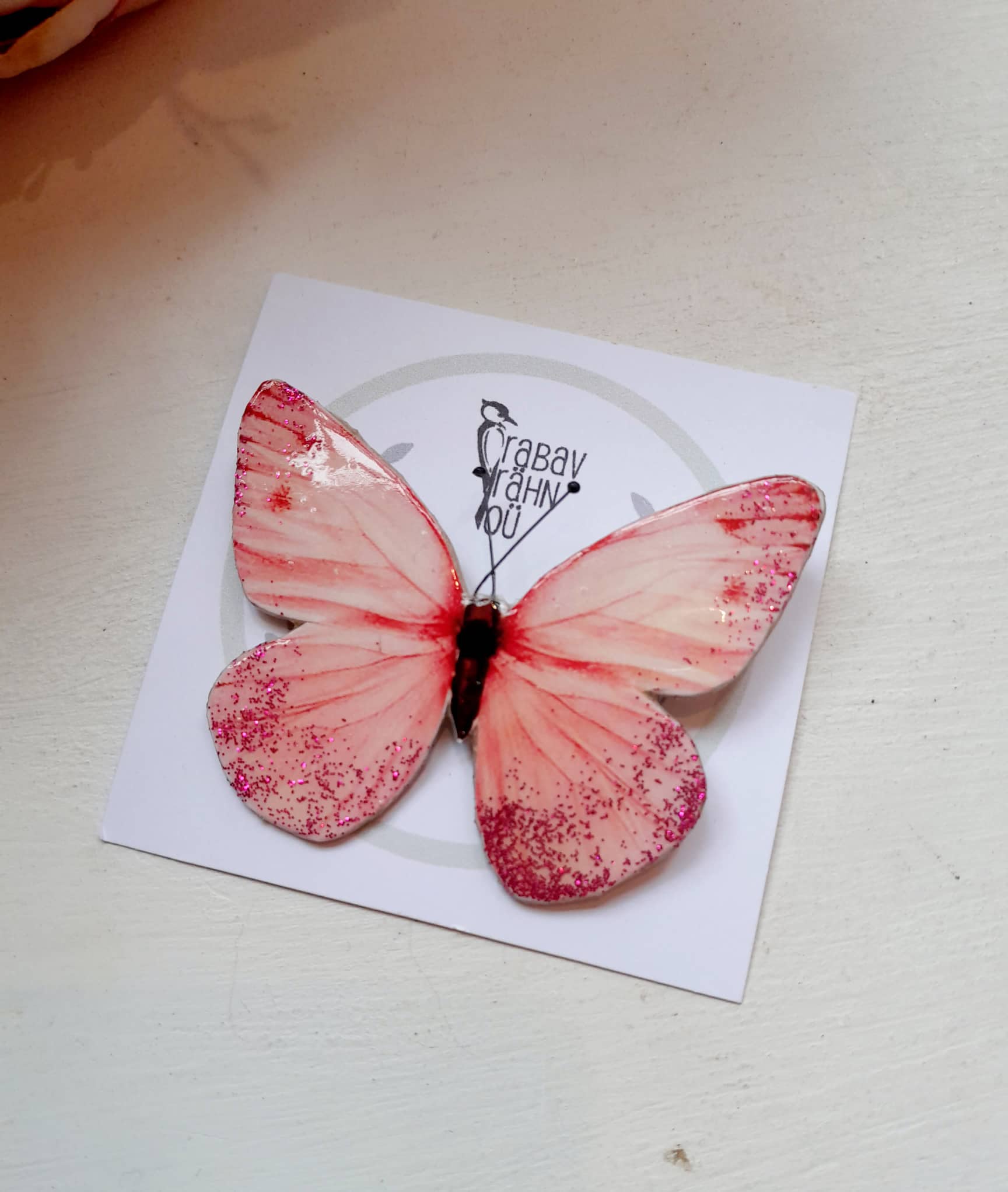 Käsitsi meisterdatud liblikakujuline pross