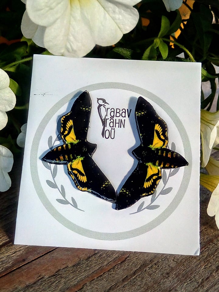 Mesilinnu kujulised kõrvarõngad