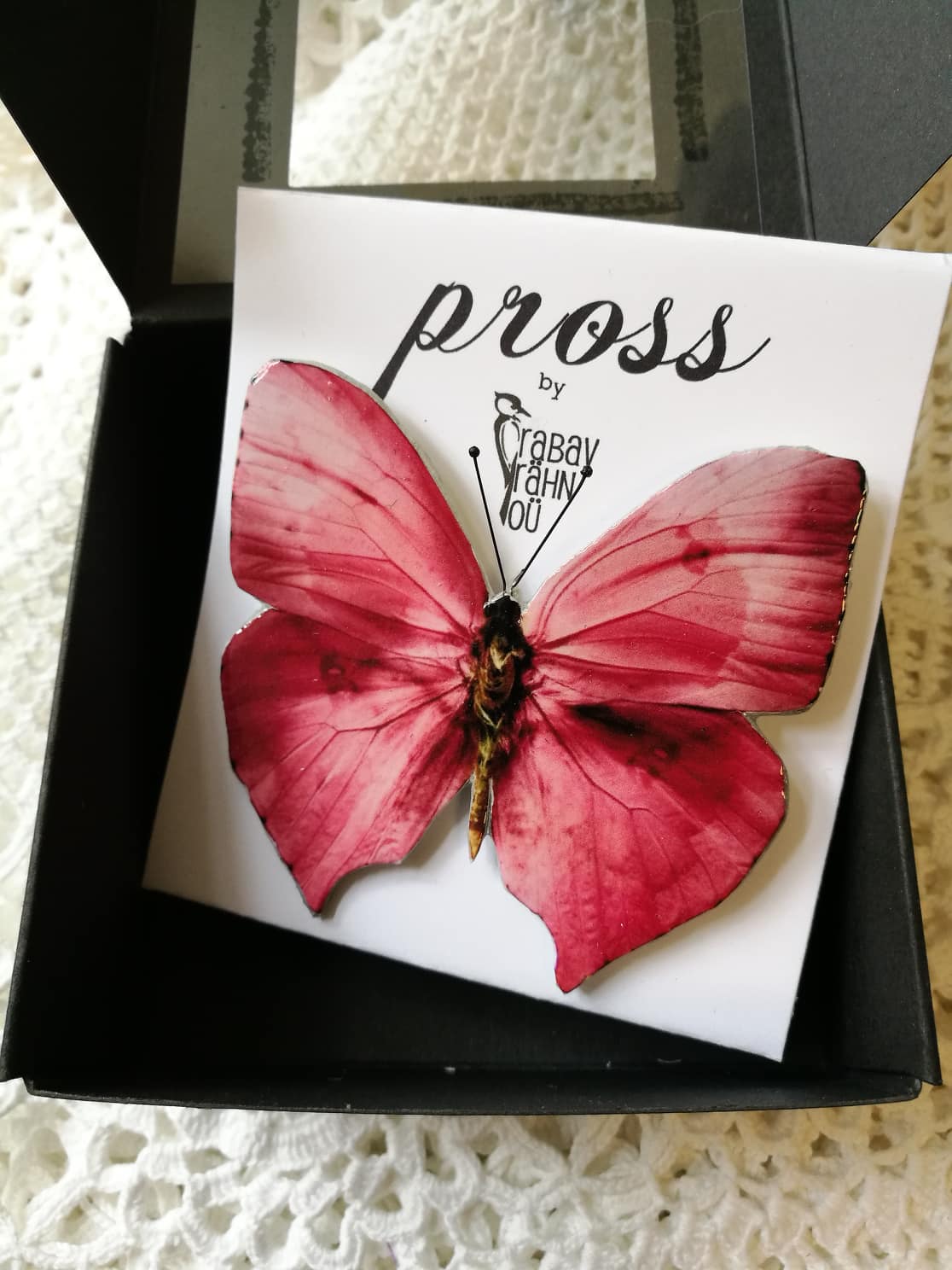 Vanaroosat värvi liblikakujuline pross