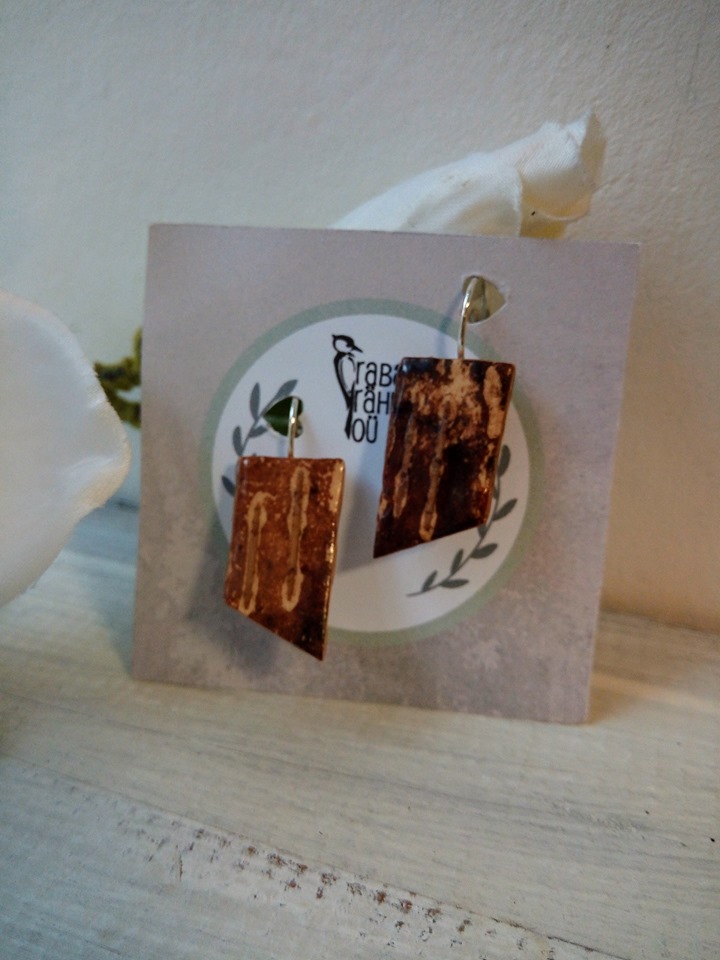 Kasetohust kaunid kõrvarõngad