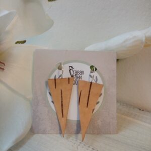 Kasetohust kolmnurksed kõrvarõngad