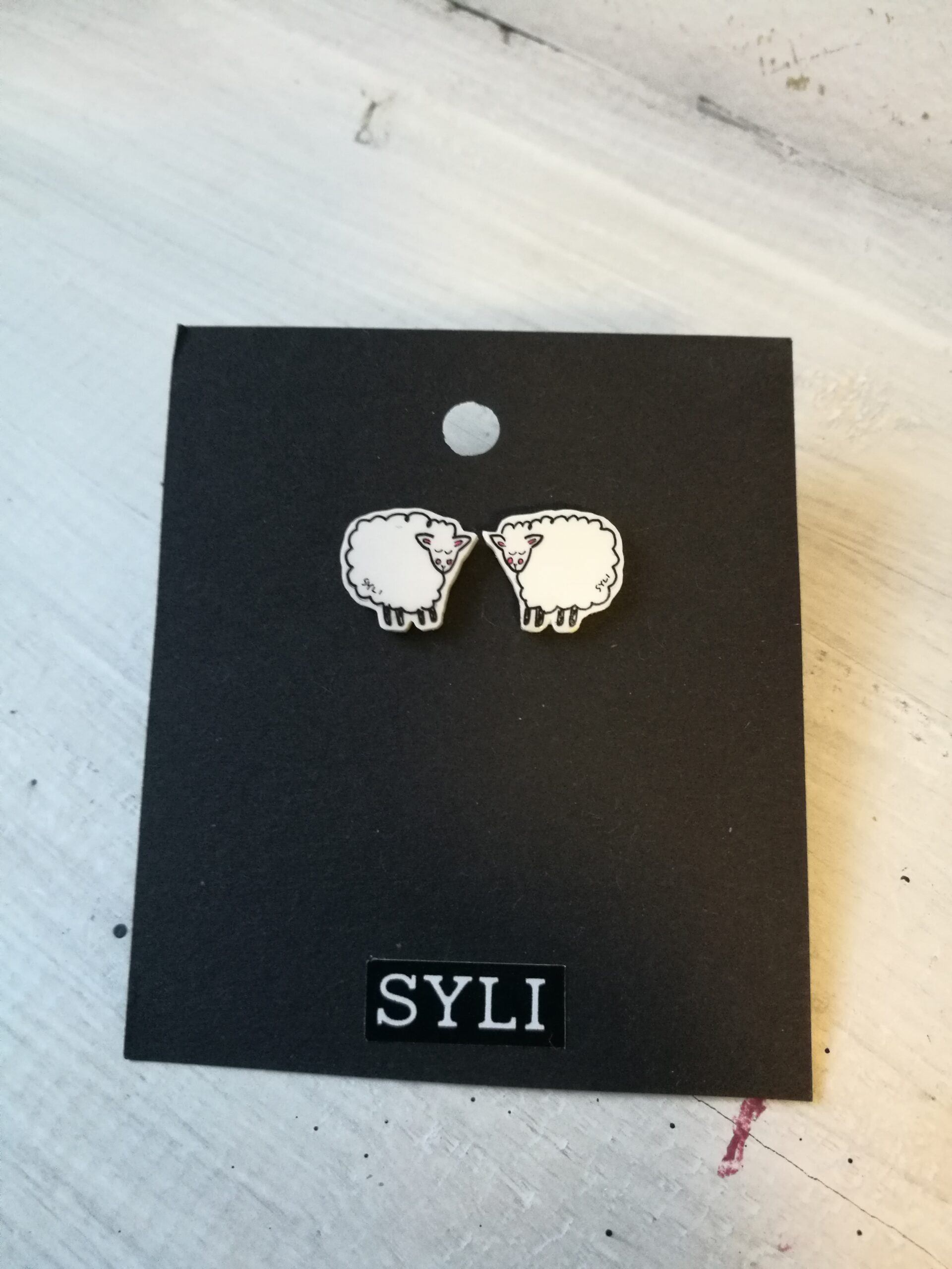 Lambakestega kõrvarõngad