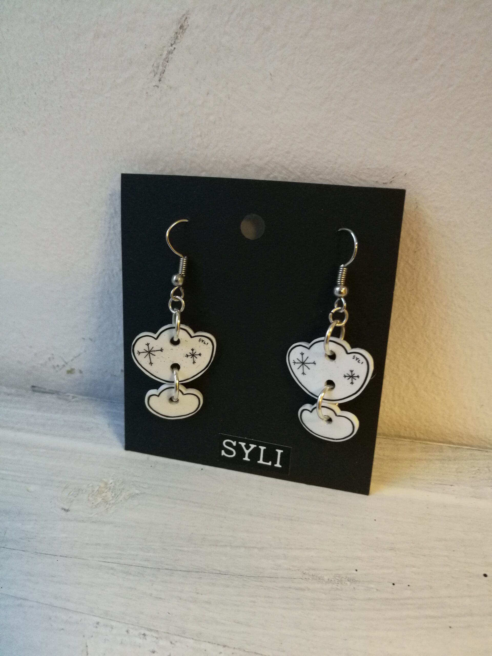 Pilvekujulised kõrvarõngad