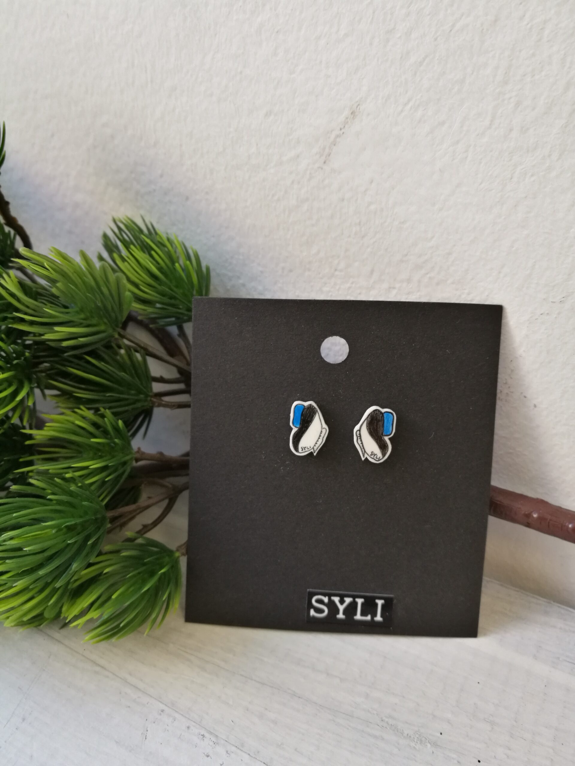 Sinu-must-valge liblikatega kõrvarõngad