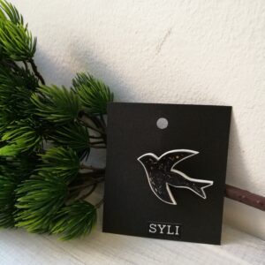 Suitsupääsukese kujuline pross