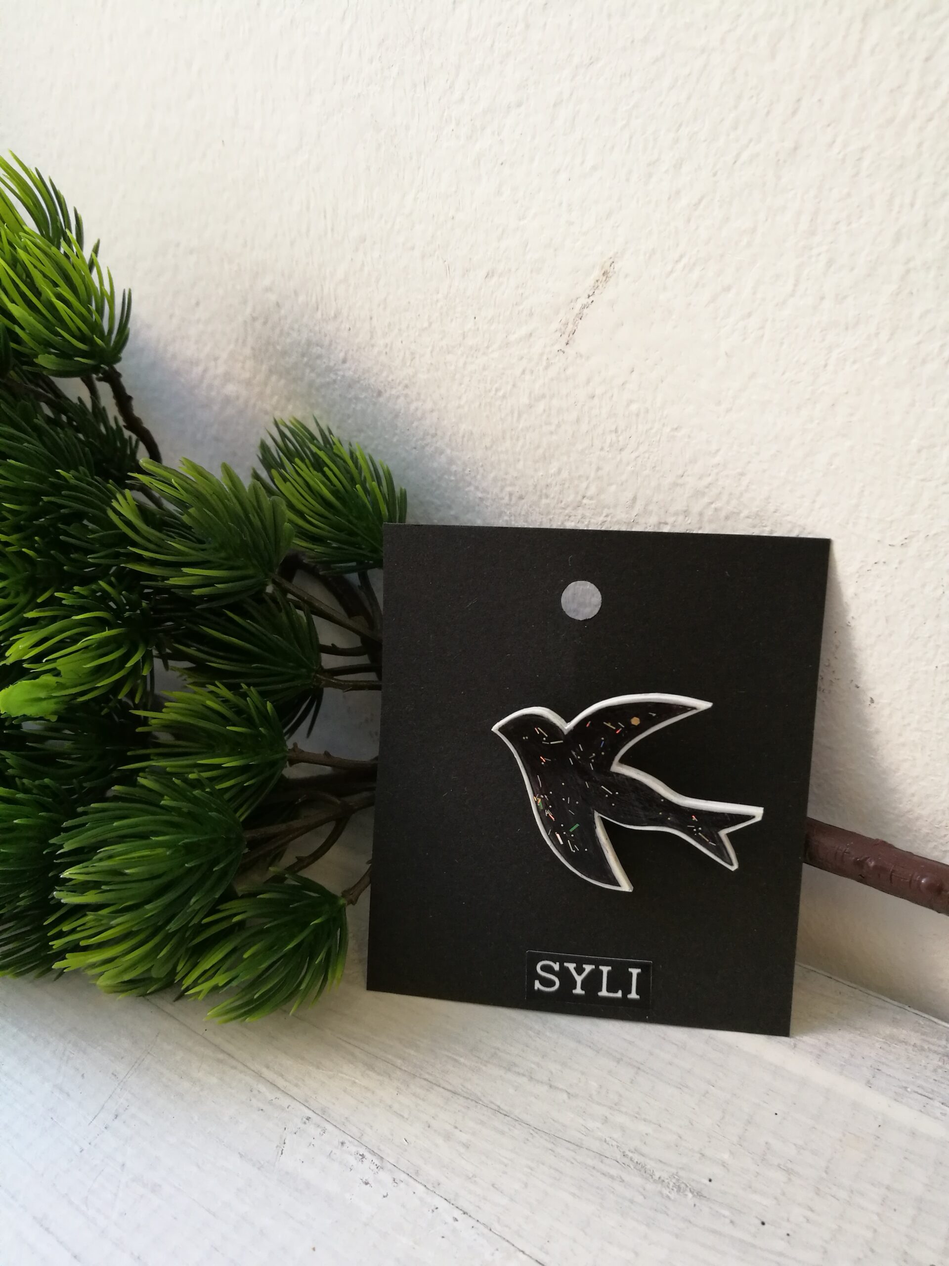 Suitsupääsukese kujuline pross