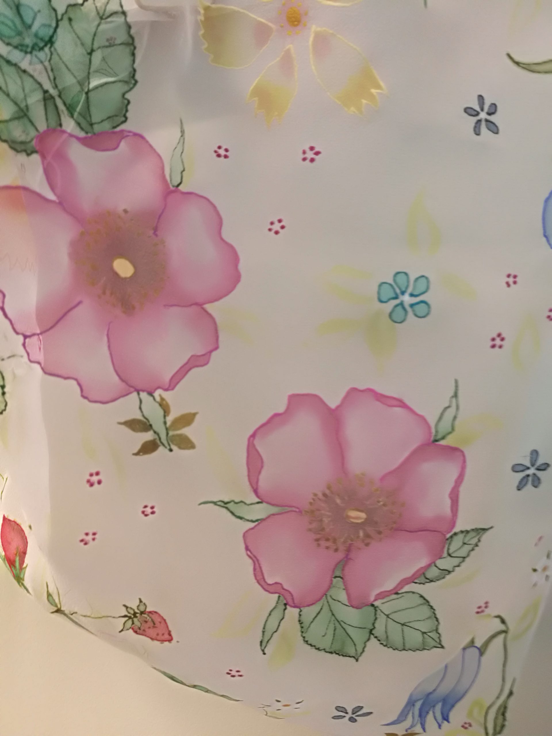 Siidisall "Maasikad lilleaias"