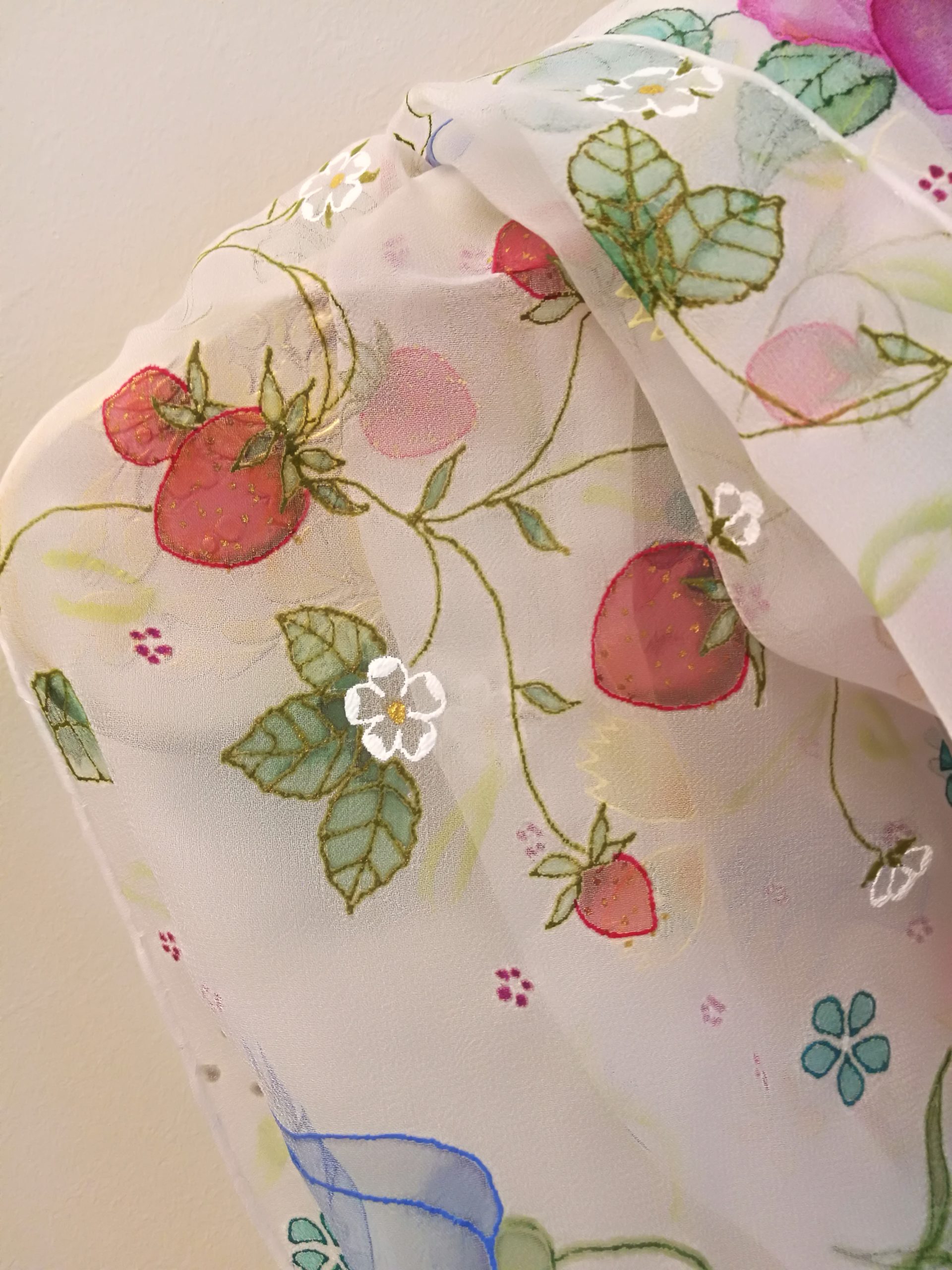 Siidisall "Maasikad lilleaias"